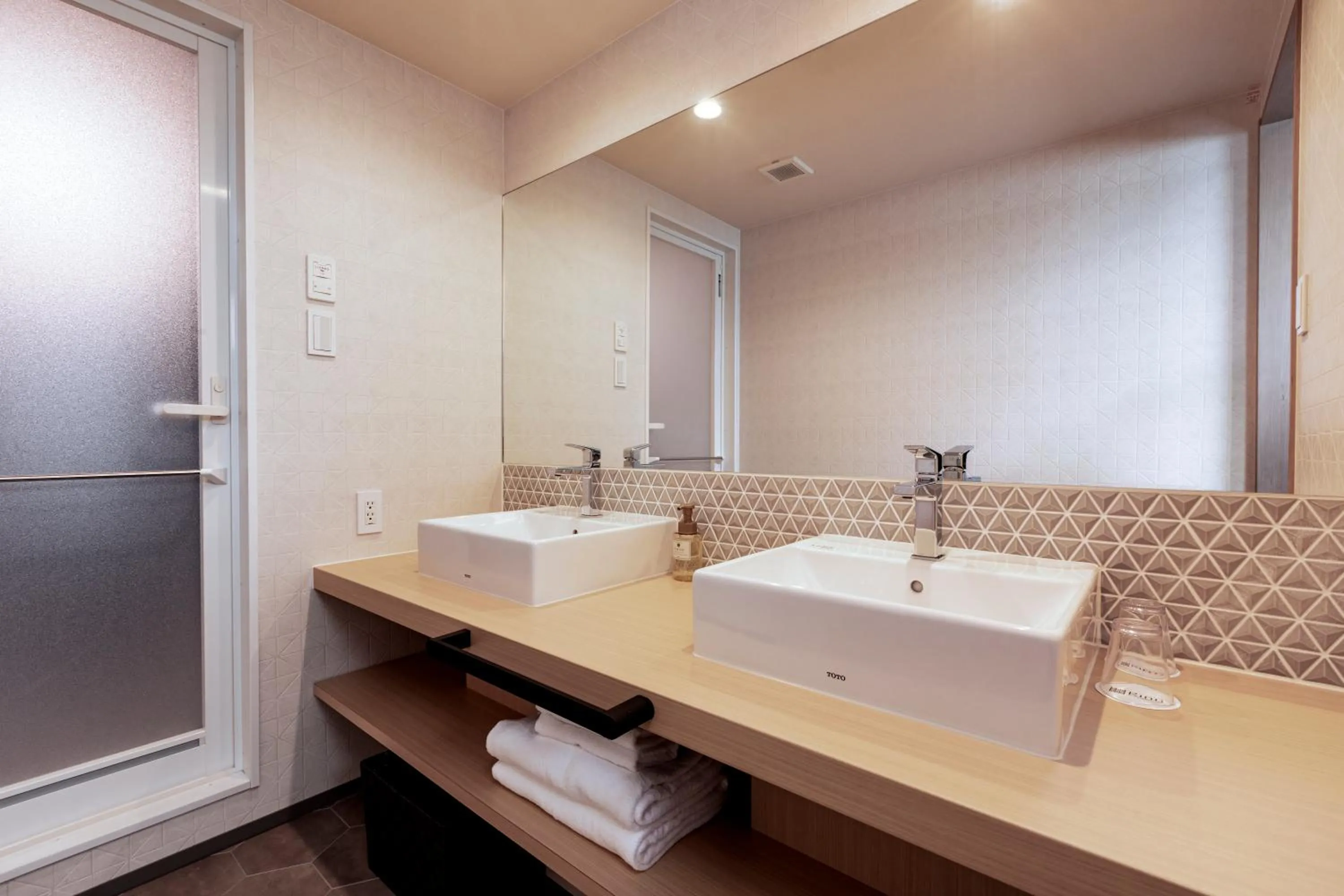 Bathroom in Rinn Horikawa Gojo