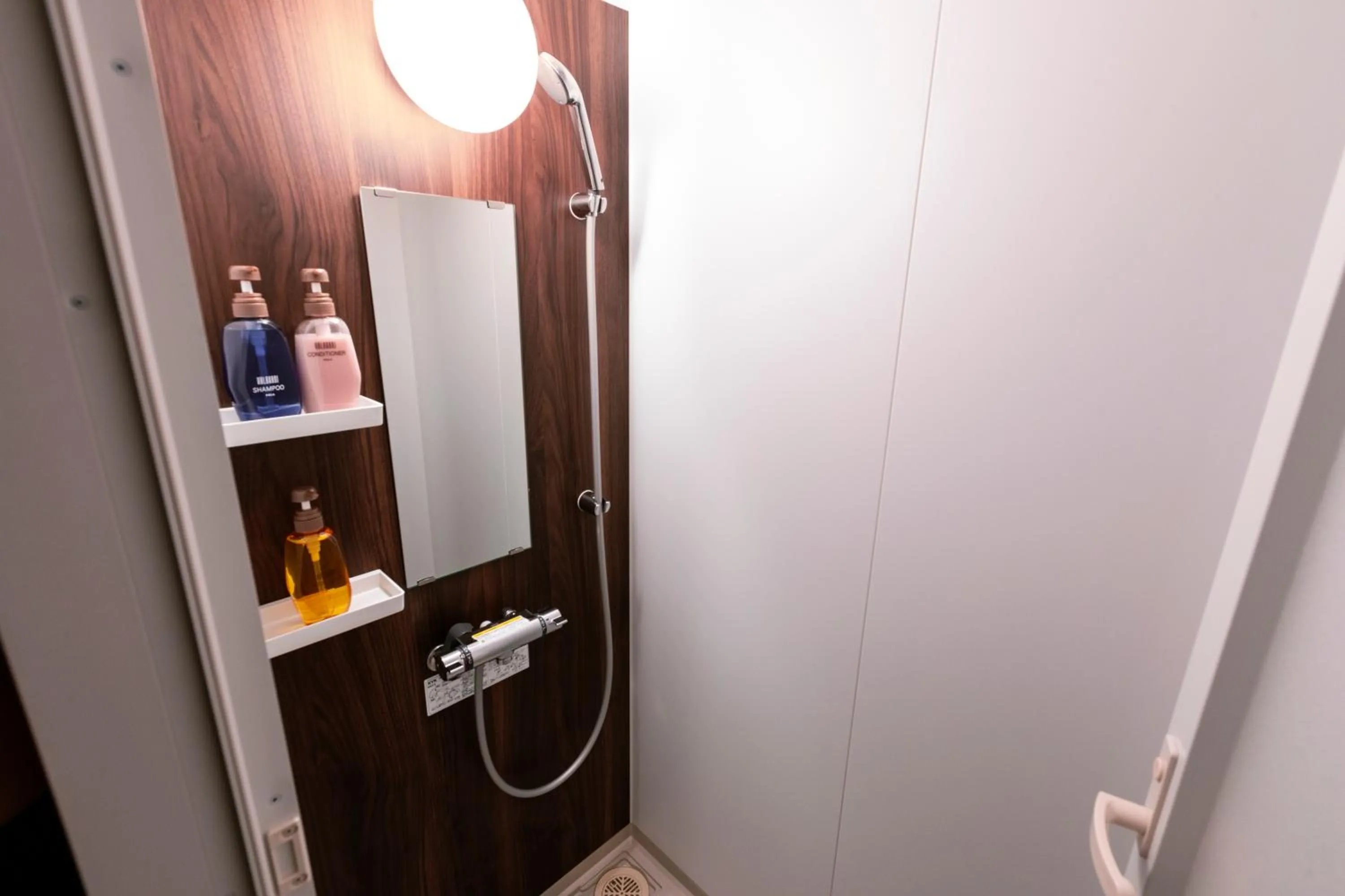 Bathroom in Rinn Horikawa Gojo