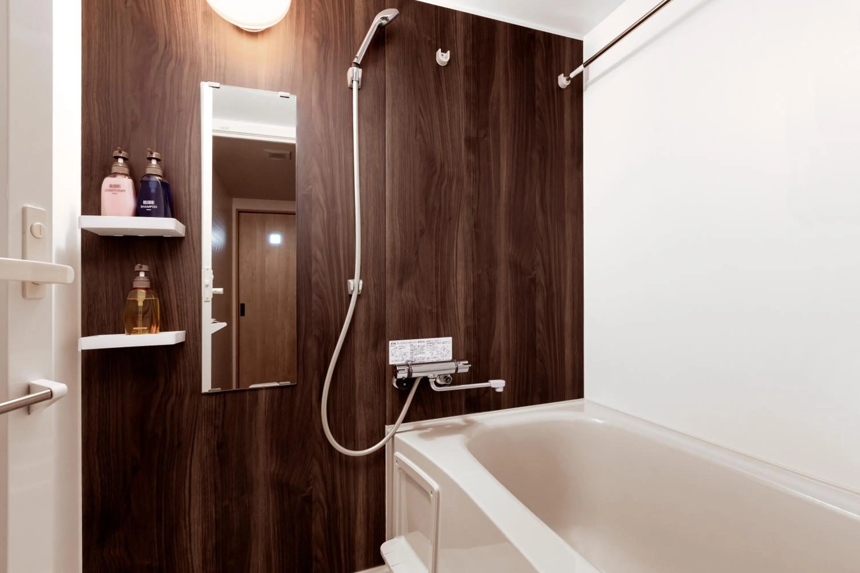 Bathroom in Rinn Horikawa Gojo