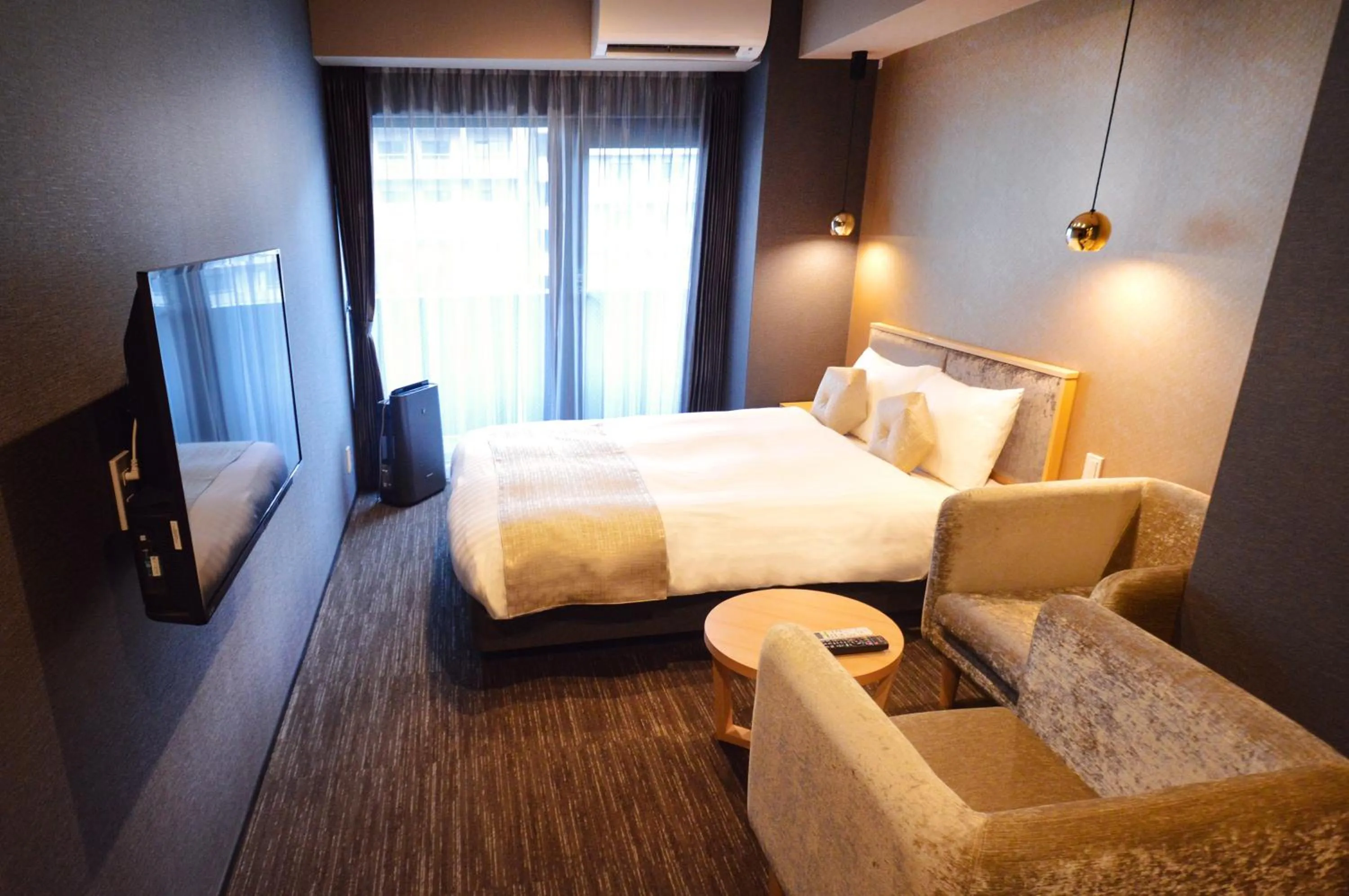 Photo of the whole room, Bed in Rinn Horikawa Gojo