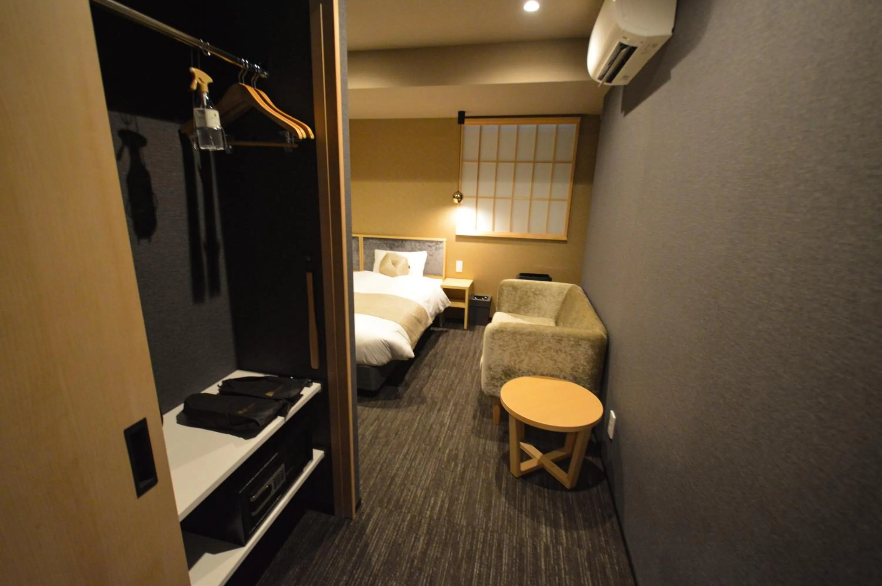 Photo of the whole room, Bed in Rinn Horikawa Gojo