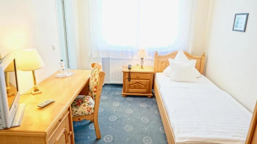 Bedroom, Bed in Hotel Alpha