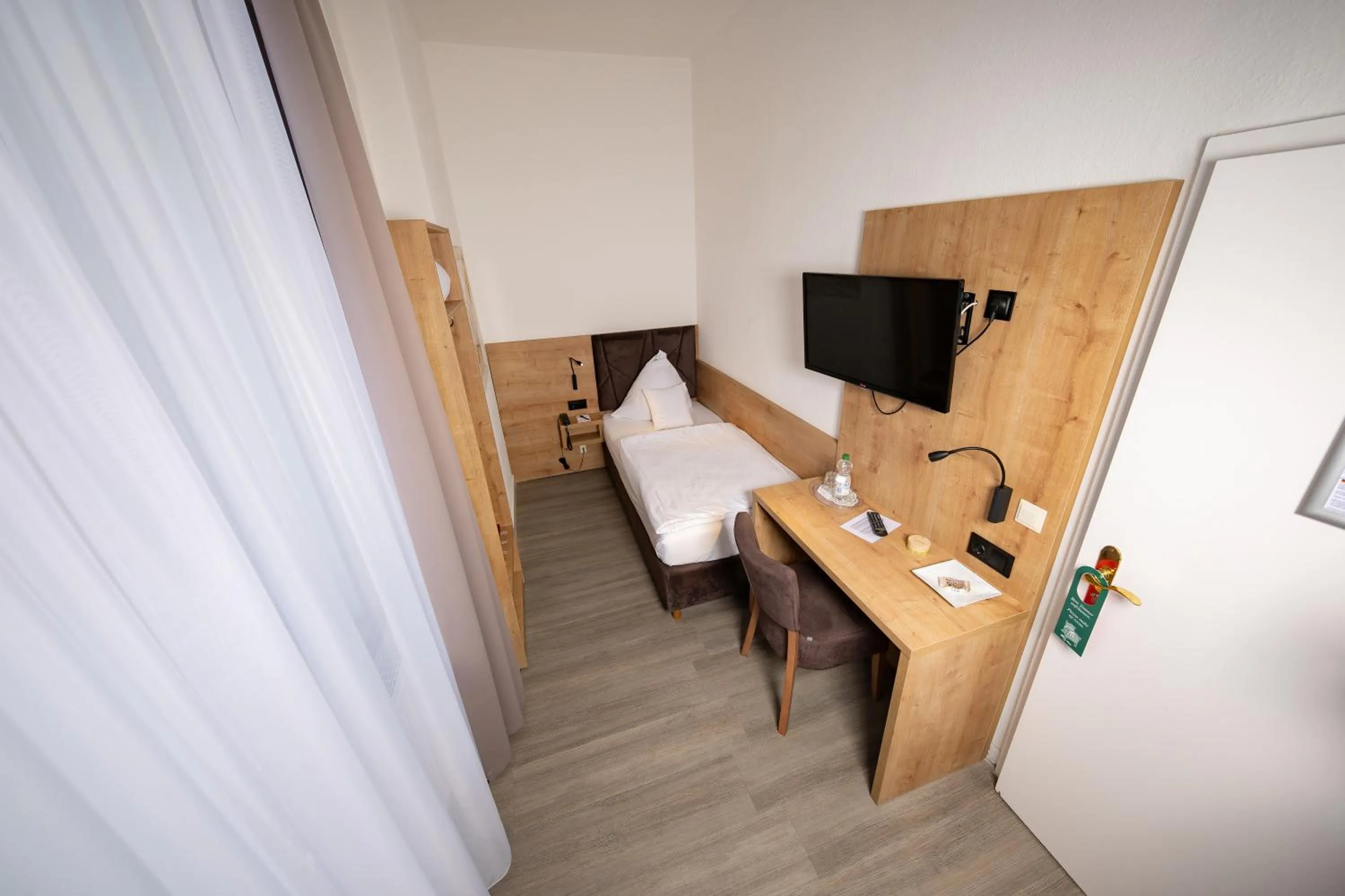 Bedroom, Bed in Hotel Alpha