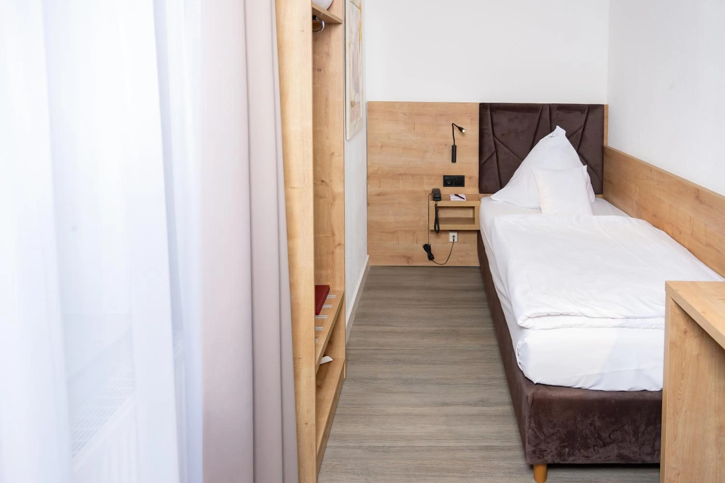 Bedroom, Bed in Hotel Alpha