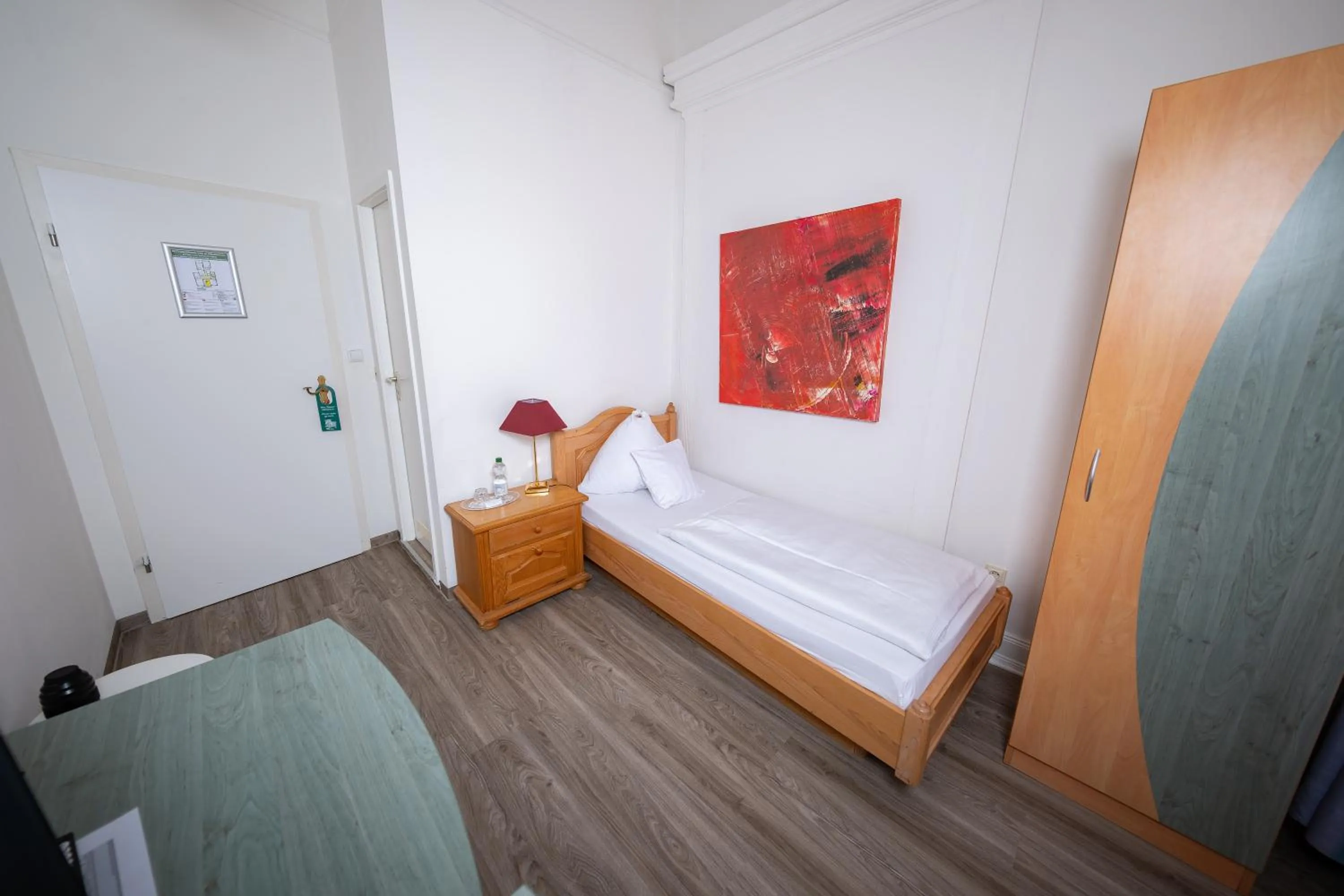 Bedroom, Bed in Hotel Alpha