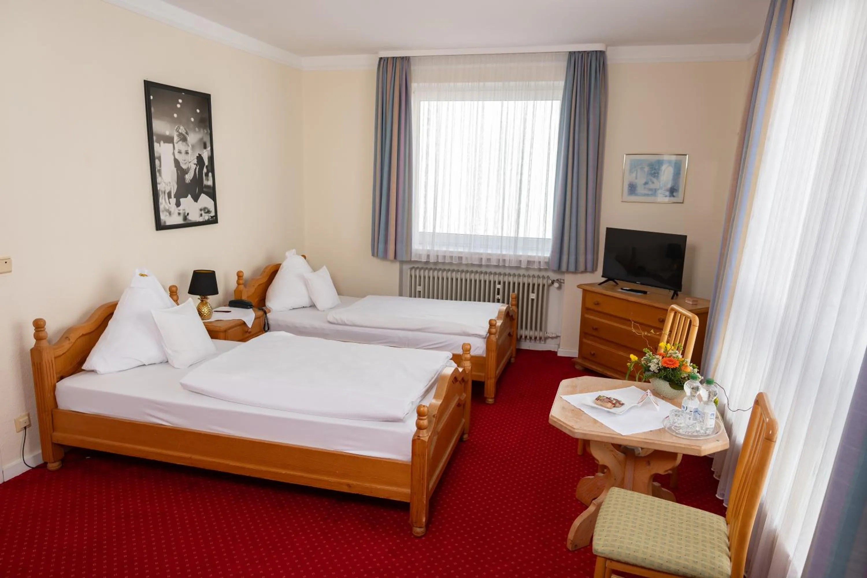 Bedroom, Bed in Hotel Alpha