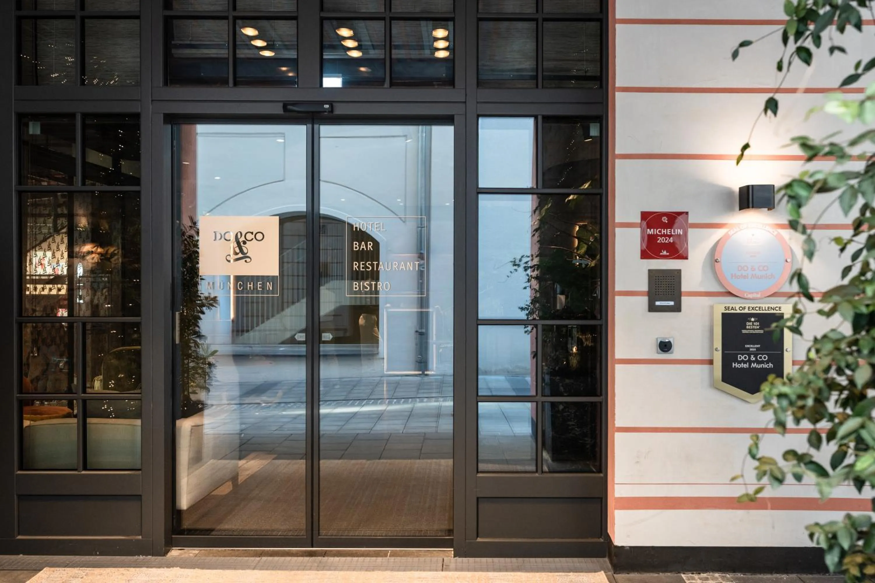 Facade/entrance in DO & CO Hotel München