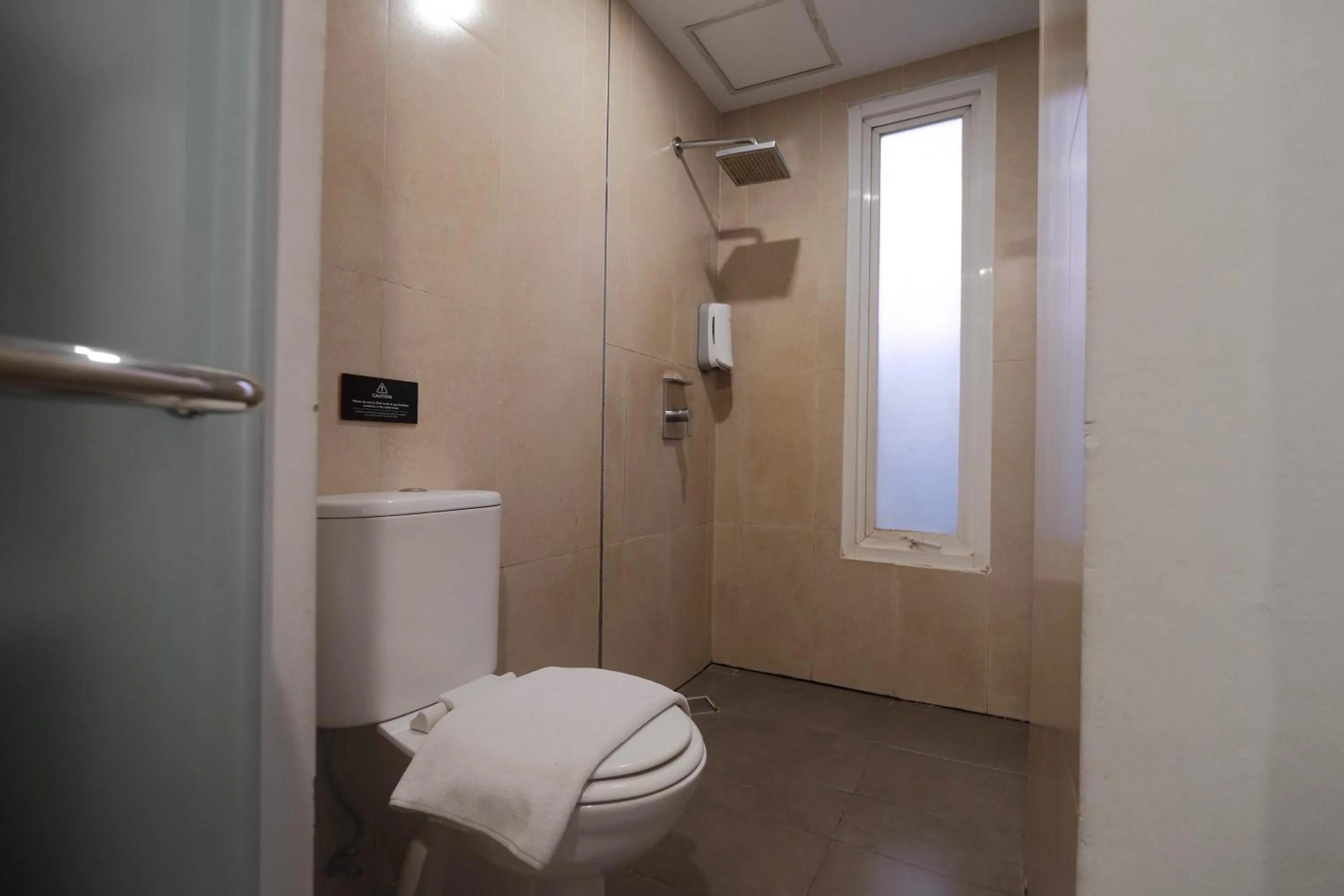 Bathroom in All Nite & Day Hotel Yogjakarta - Gejayan