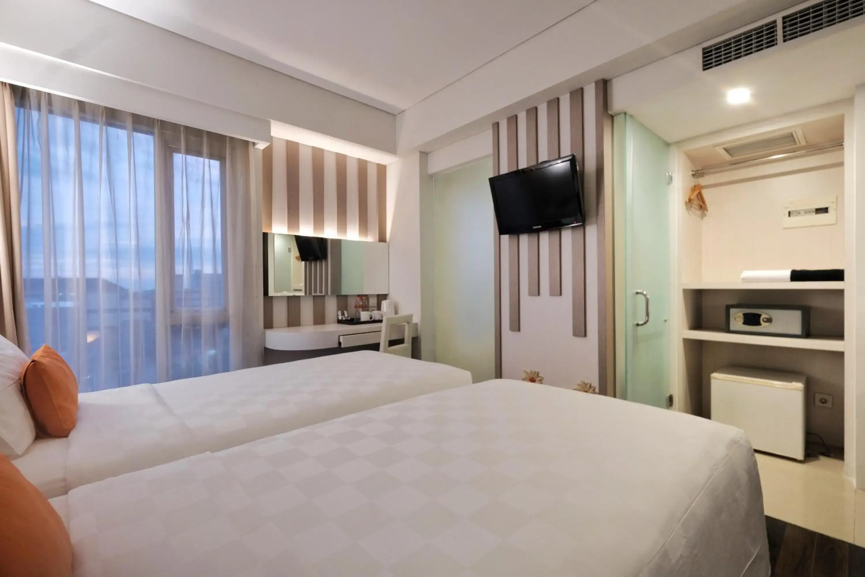 Bedroom, Bed in All Nite & Day Hotel Yogjakarta - Gejayan