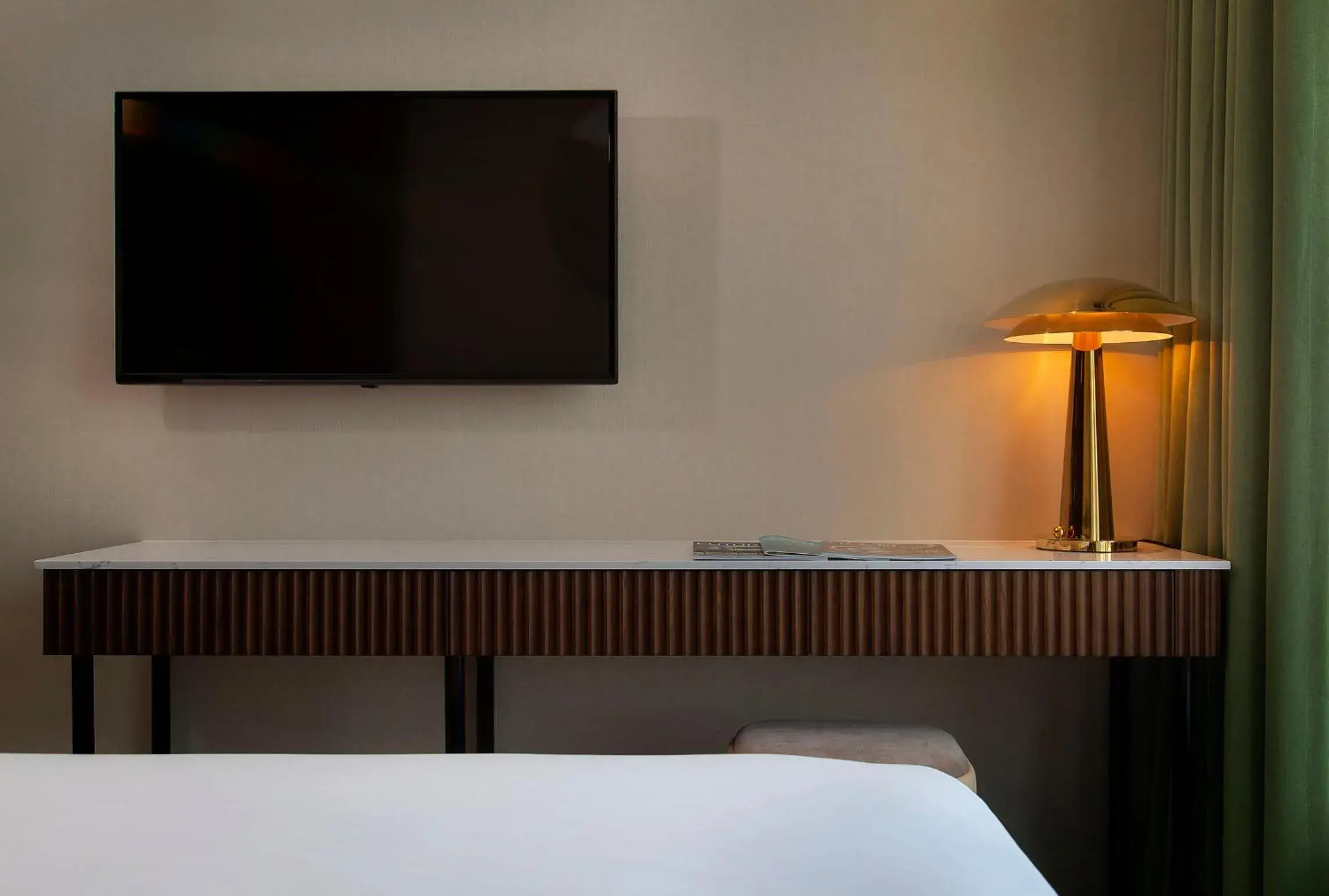 Communal lounge/ TV room, Bed in Hotel 1936 Communal lounge/ TV room, Bed in Hotel 1936