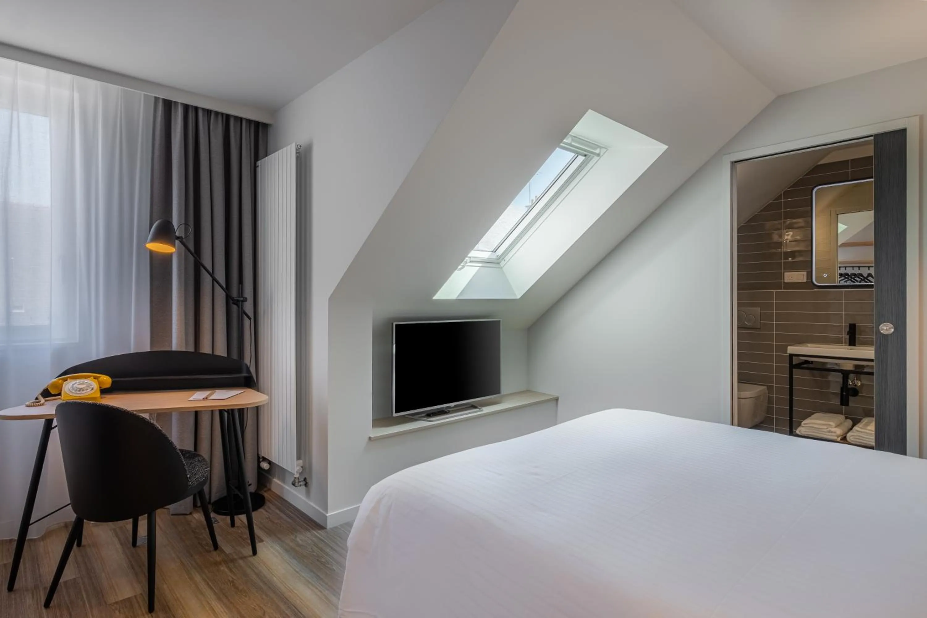 Photo of the whole room, Bed in Ferdinand Hotel Tours