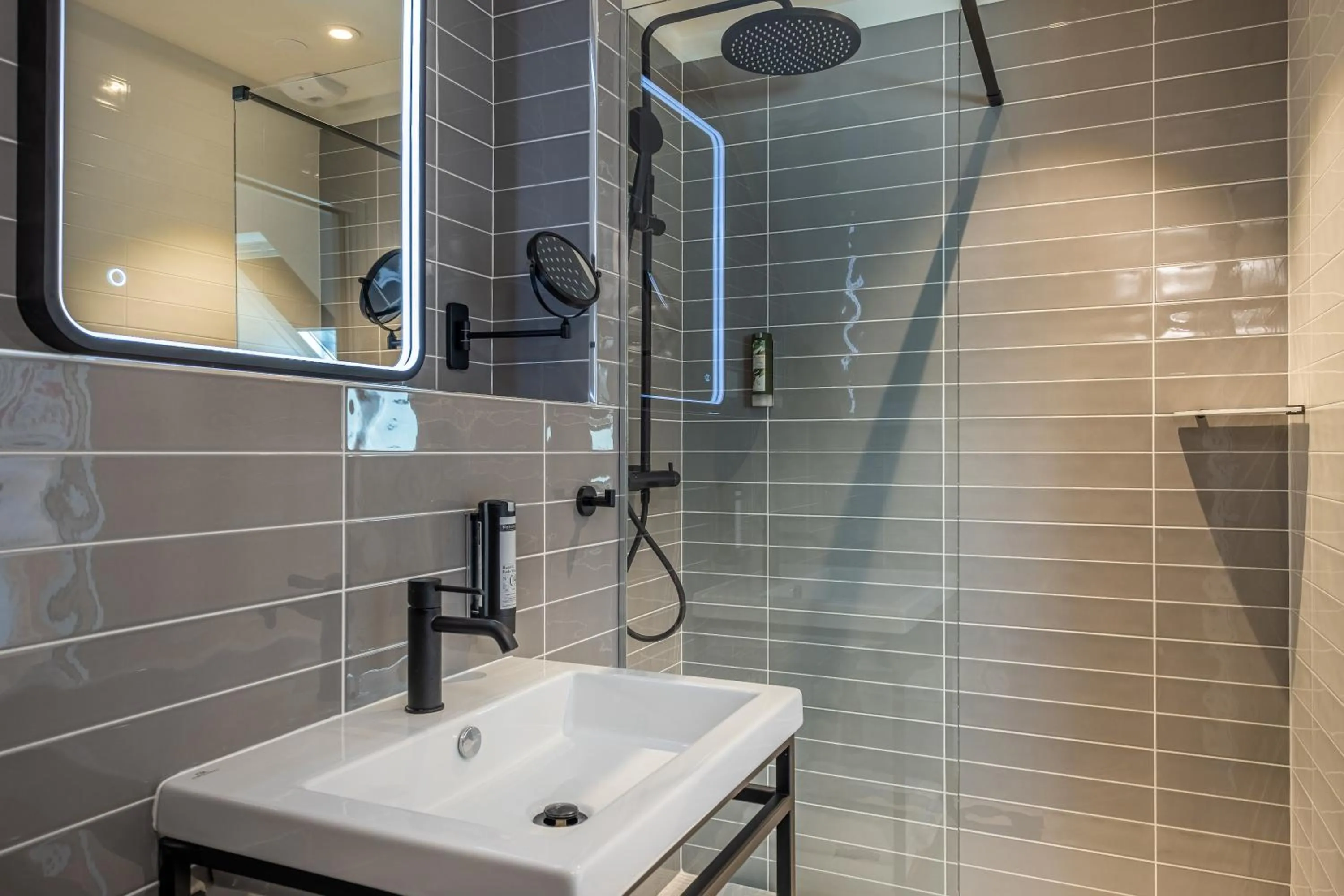 Bathroom in Ferdinand Hotel Tours