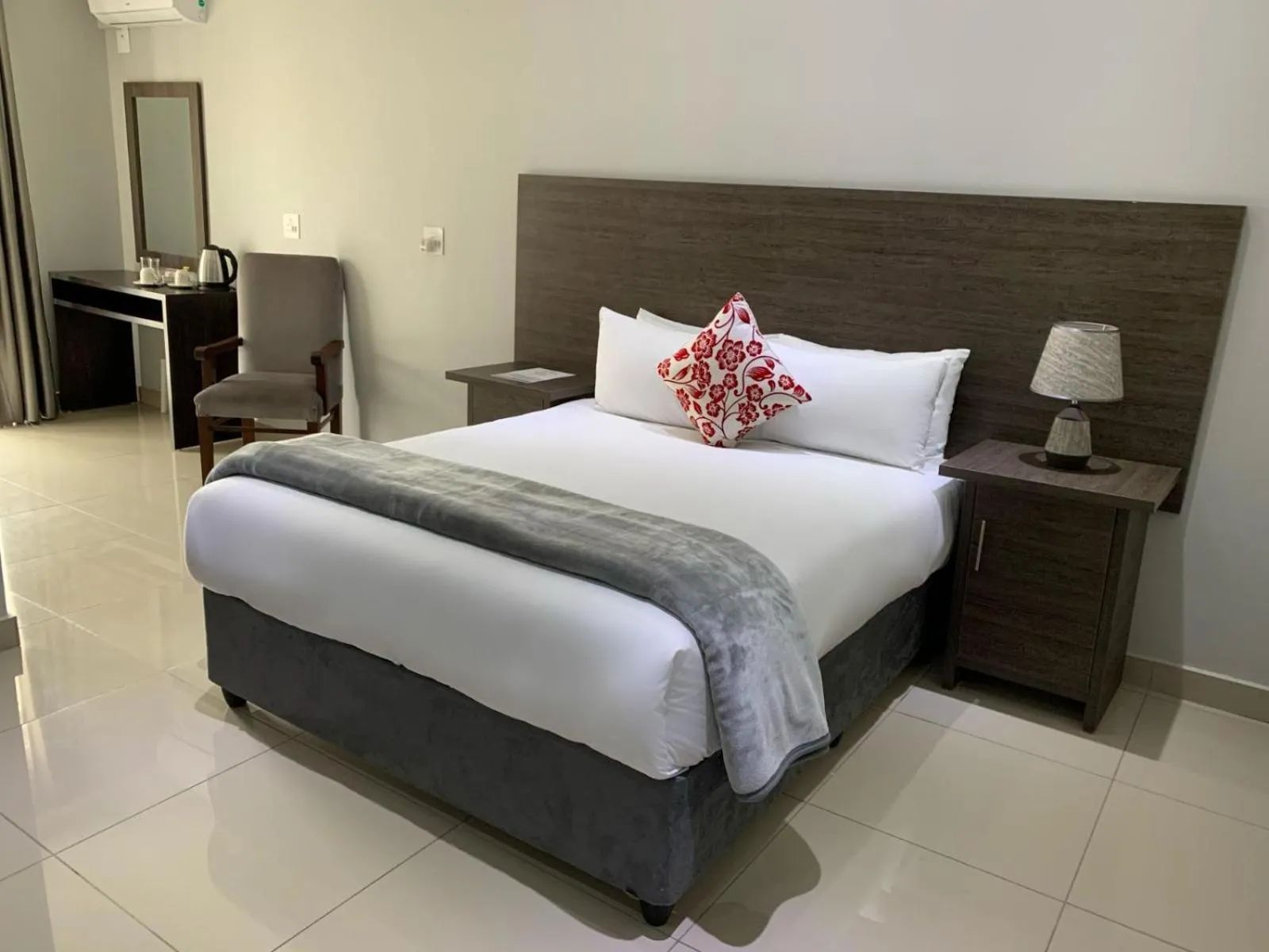 Bed in Airport lodge Newcastle