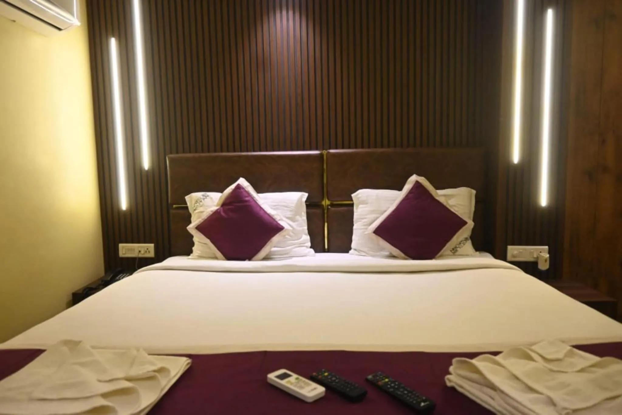 Bed in Hotel Runway Inn