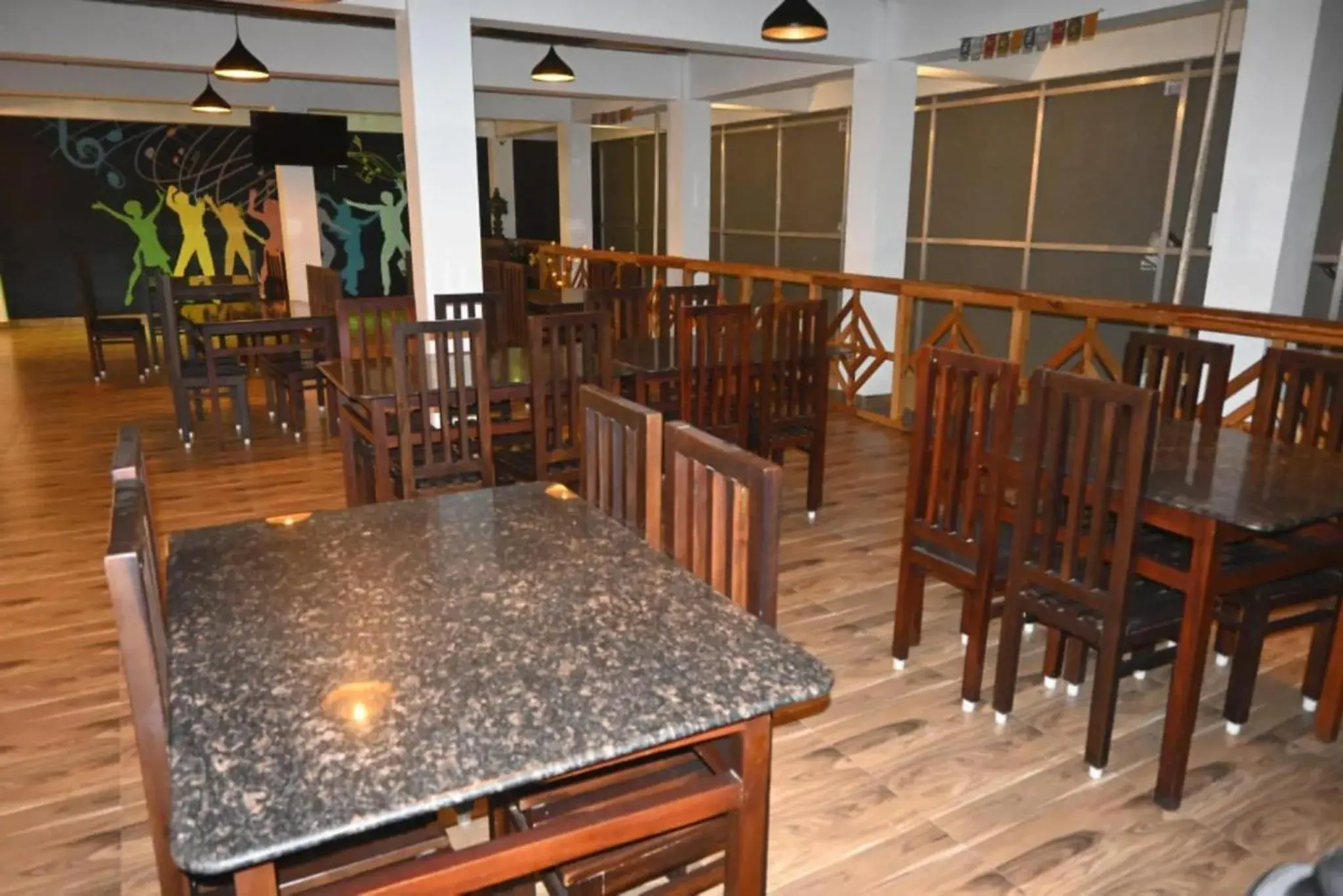 Restaurant/places to eat in Hotel Runway Inn Restaurant/places to eat in Hotel Runway Inn