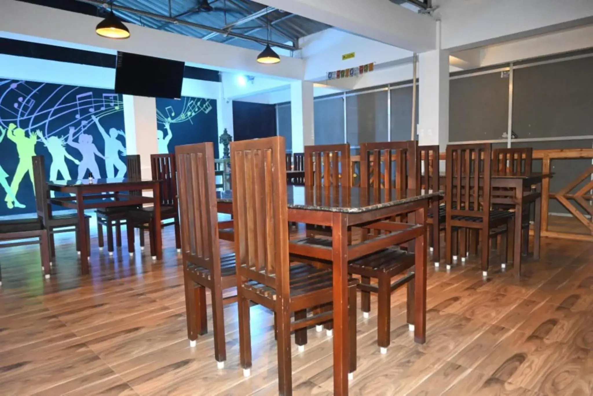 Restaurant/places to eat in Hotel Runway Inn Restaurant/places to eat in Hotel Runway Inn