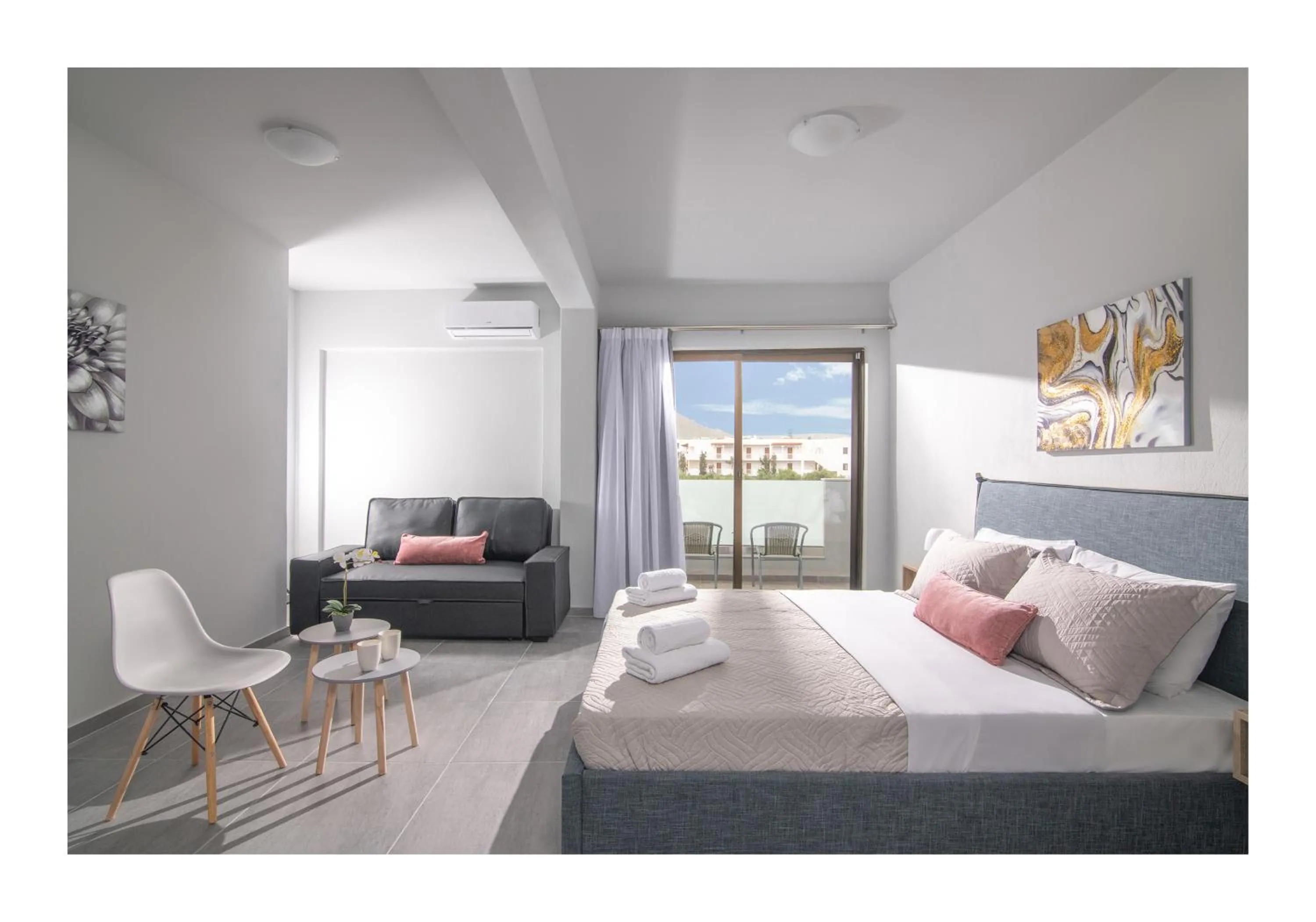 Photo of the whole room in Golden Sunlight Hotel by Estia