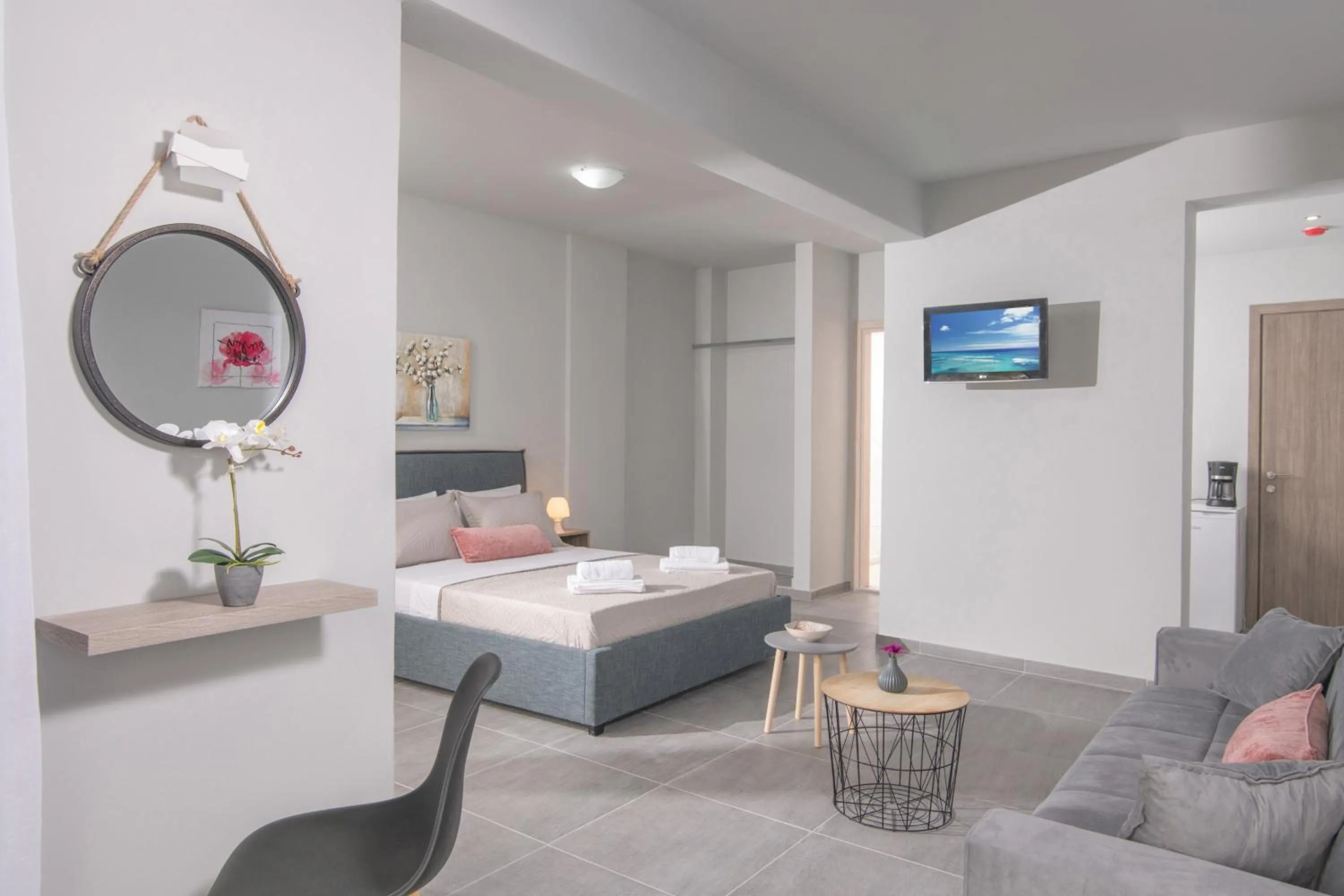 Photo of the whole room in Golden Sunlight Hotel by Estia