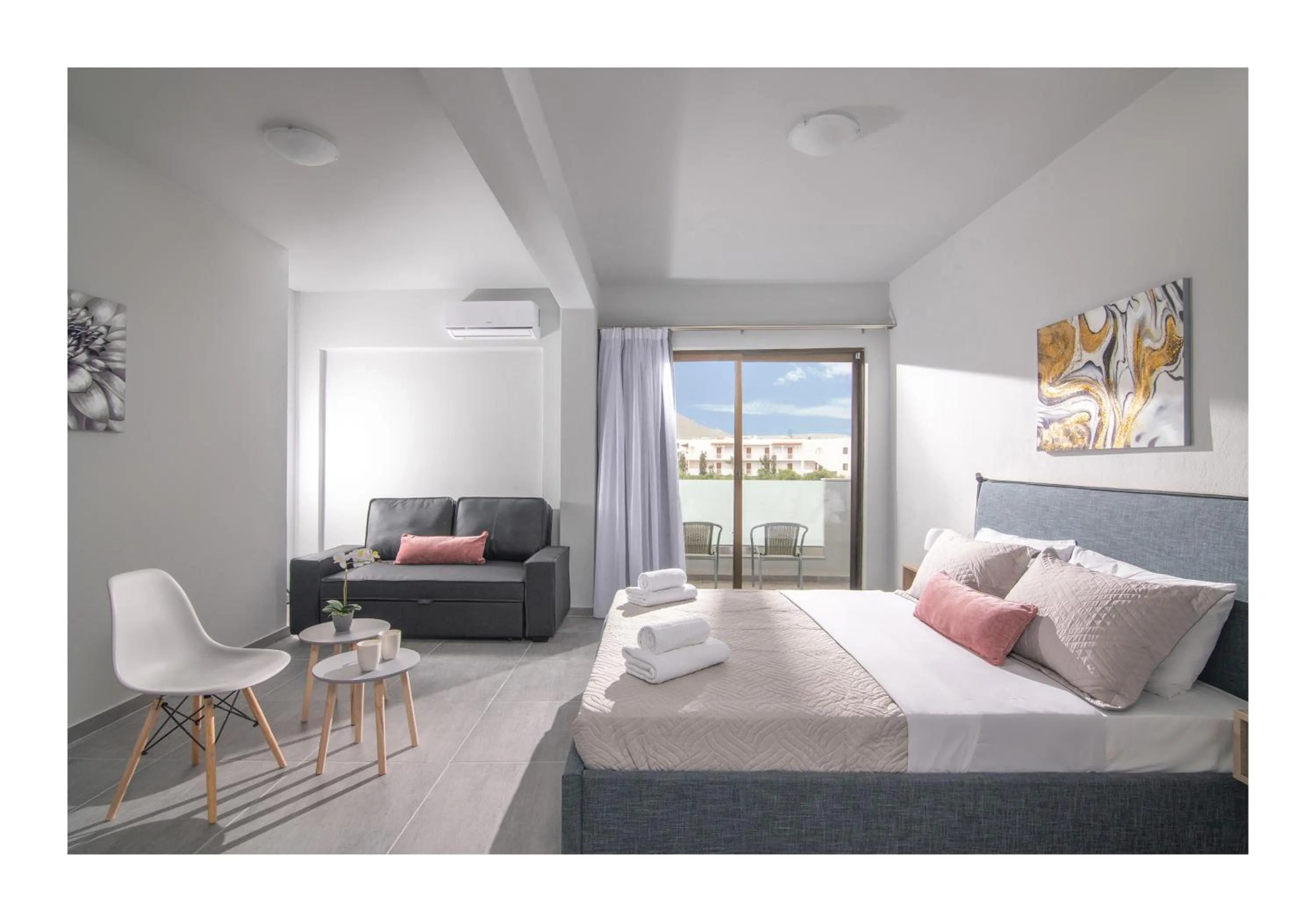 Photo of the whole room in Golden Sunlight Hotel by Estia