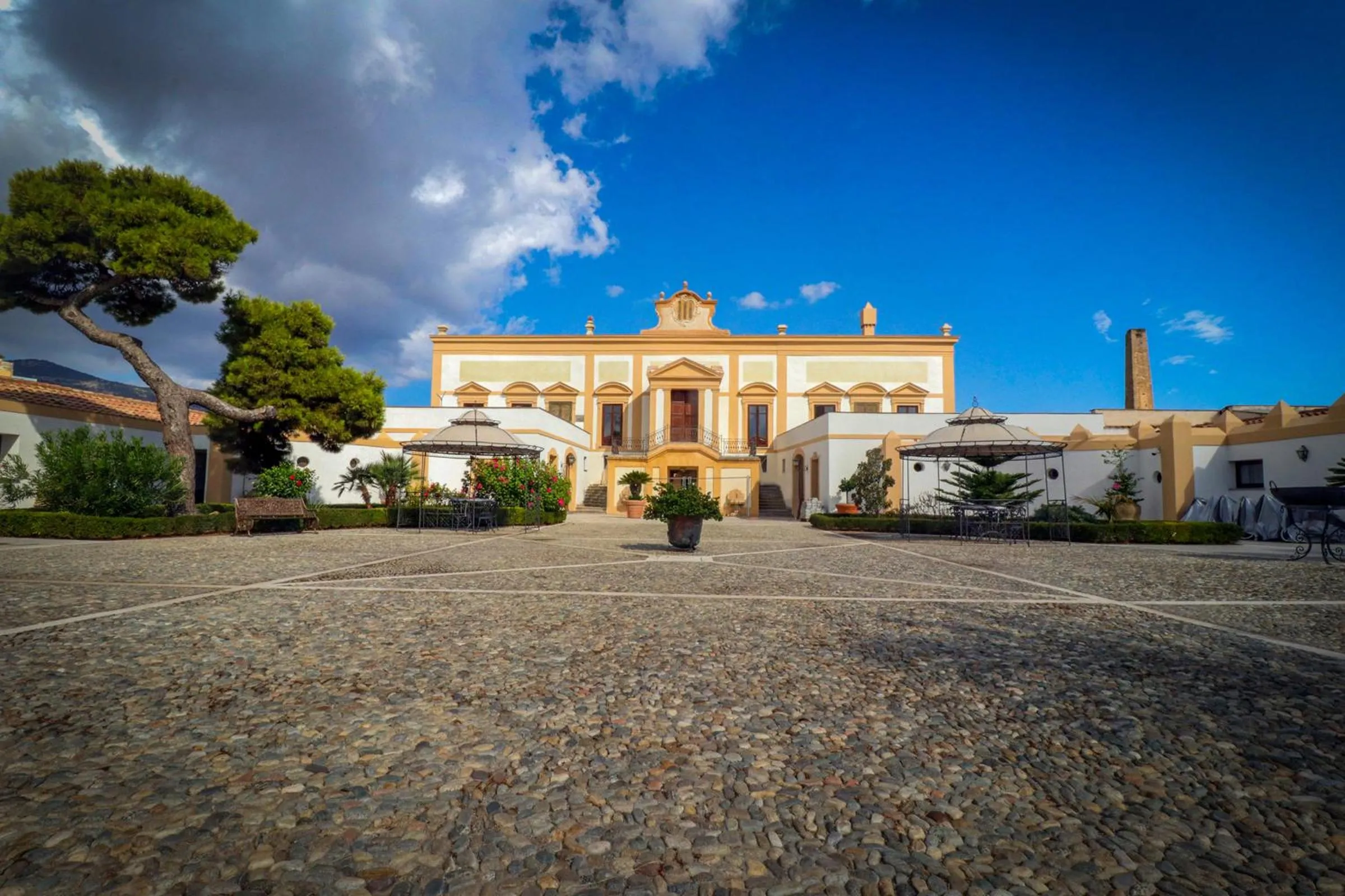 Property building in Villa del Gattopardo