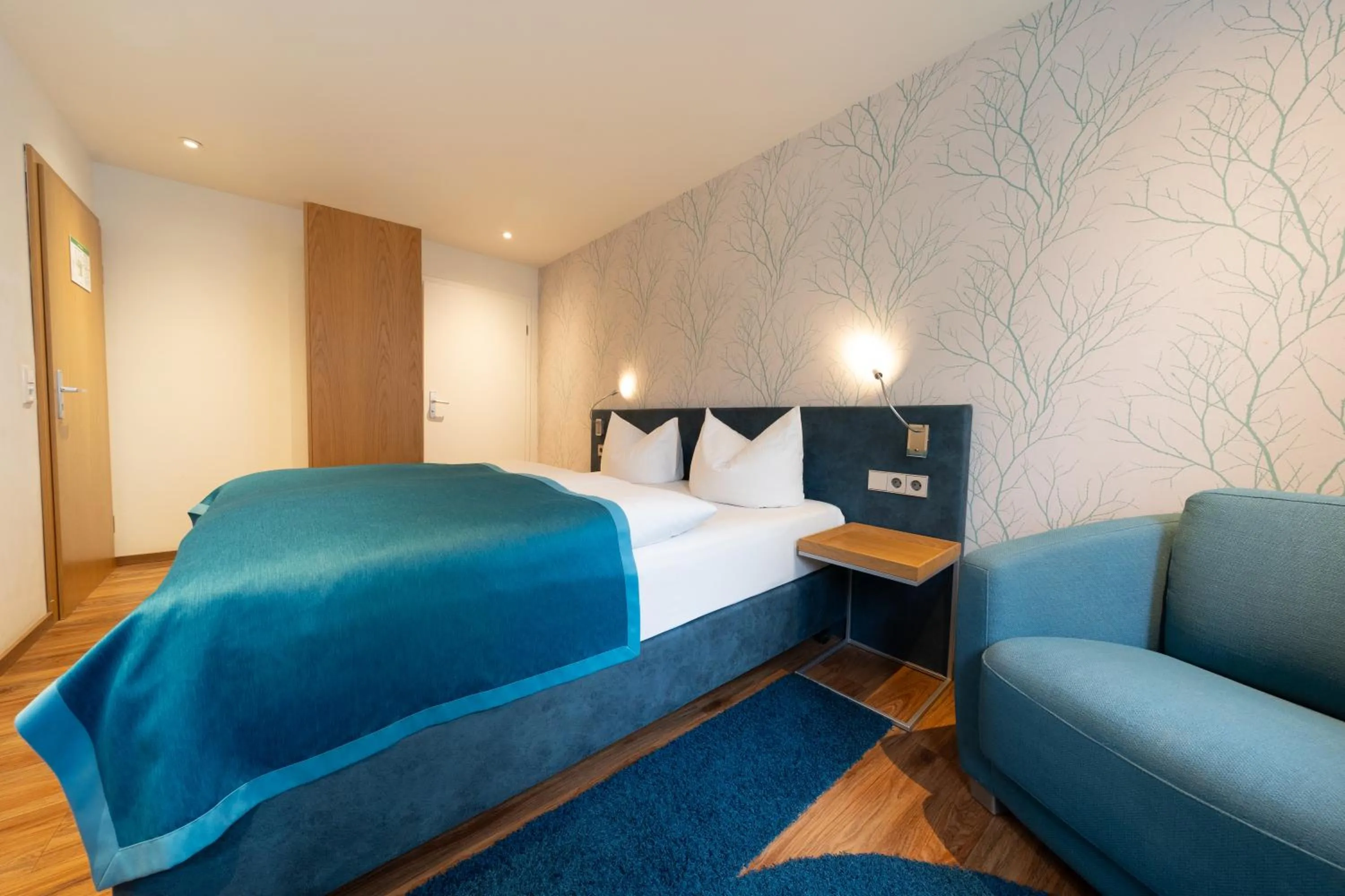 Photo of the whole room, Bed in Hotel Am Schloss *** Superior