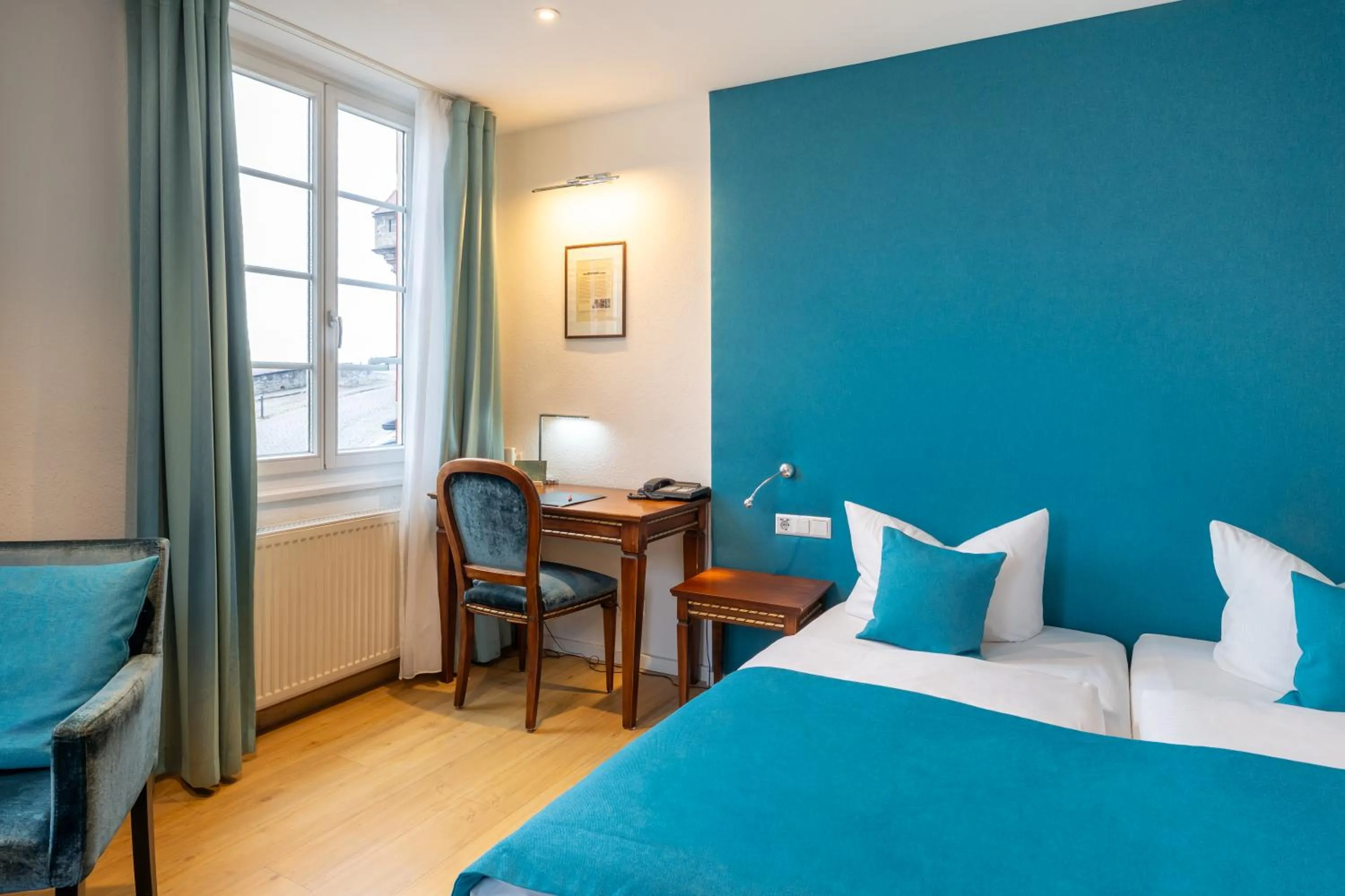 Photo of the whole room, Bed in Hotel Am Schloss *** Superior