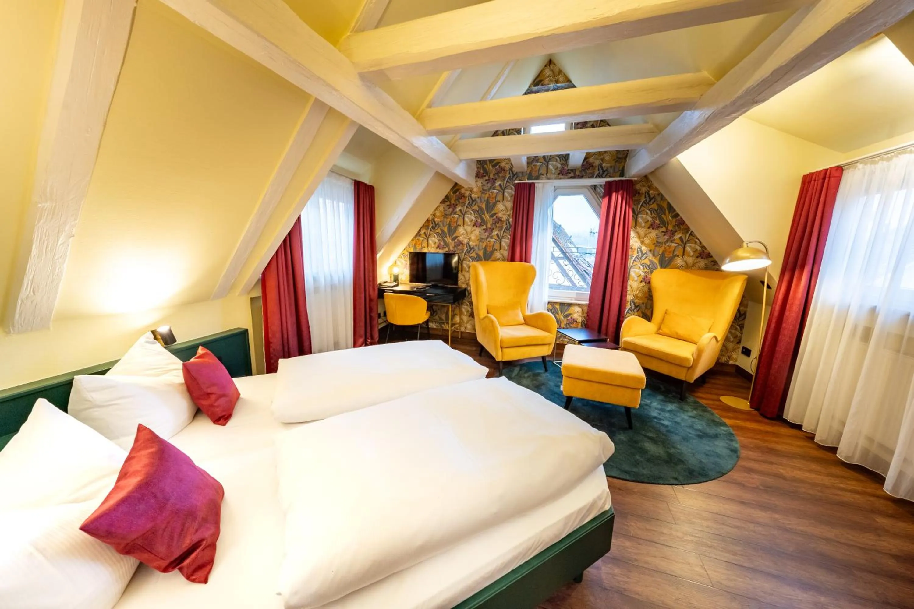 Photo of the whole room, Bed in Hotel Am Schloss *** Superior