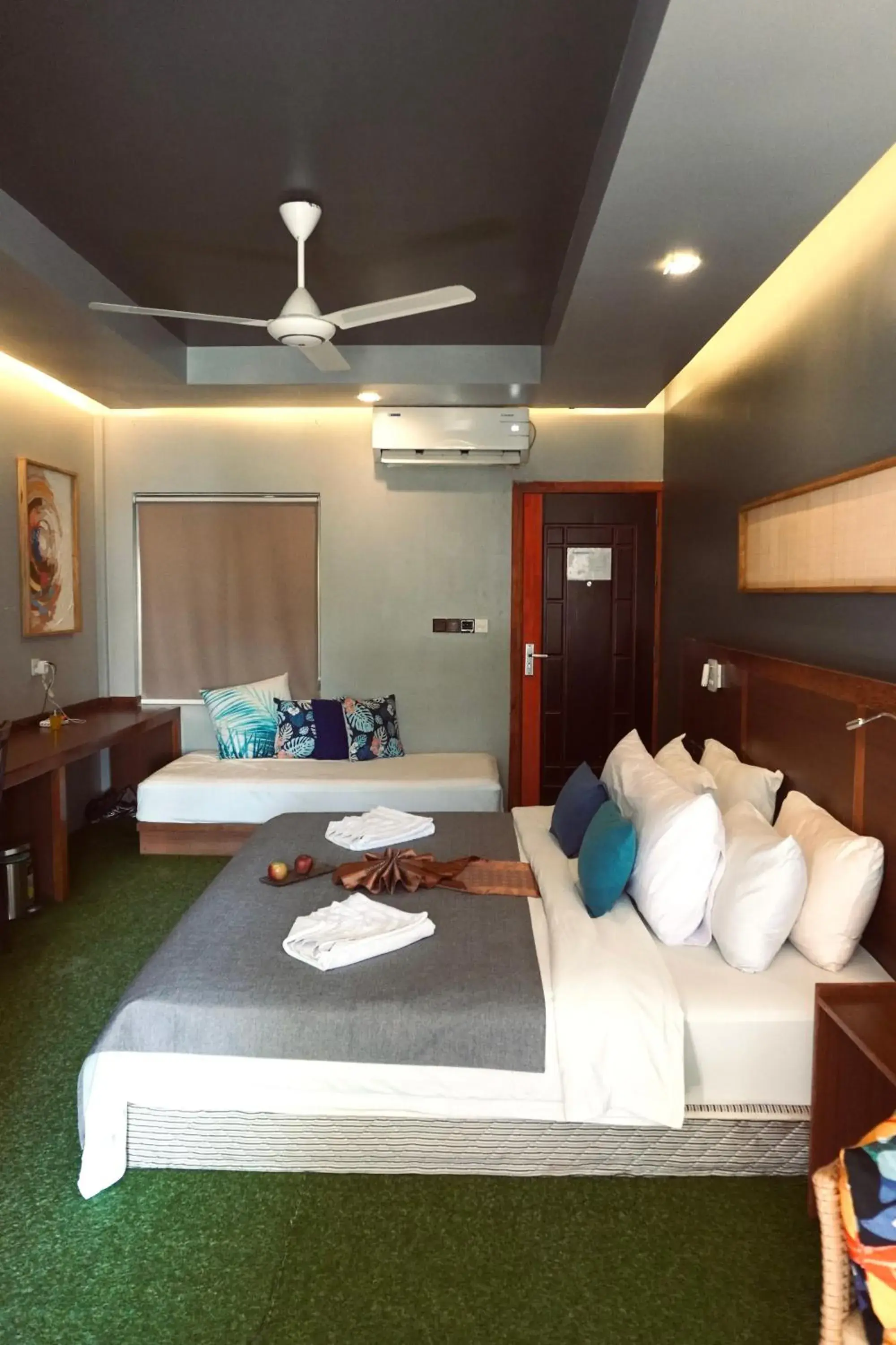 Bed in Maamadi Boutique Bed in Maamadi Boutique