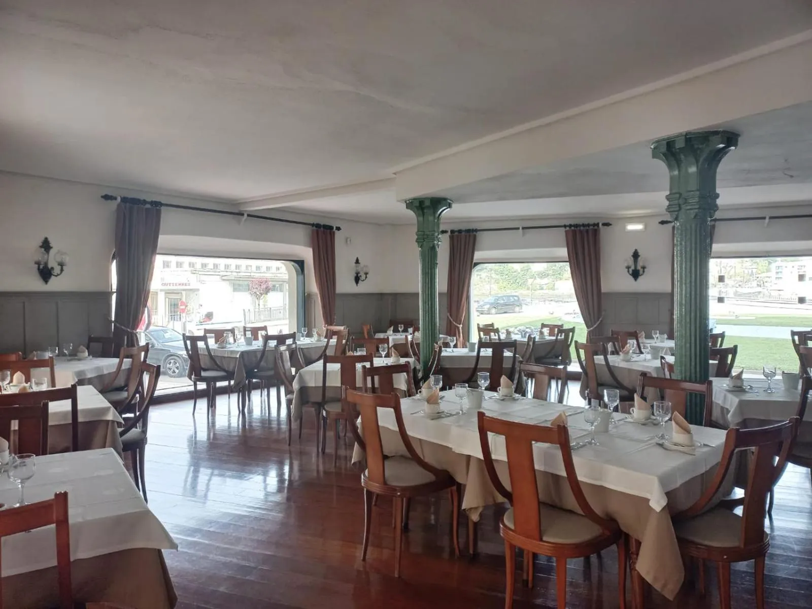 Dining area in Marina