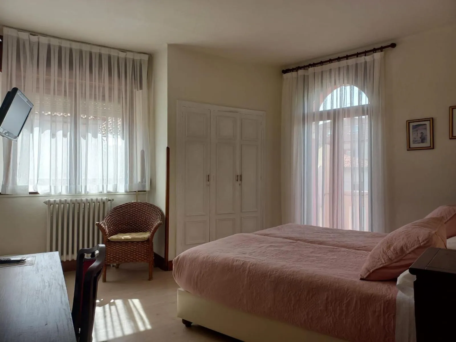 Photo of the whole room in Marina