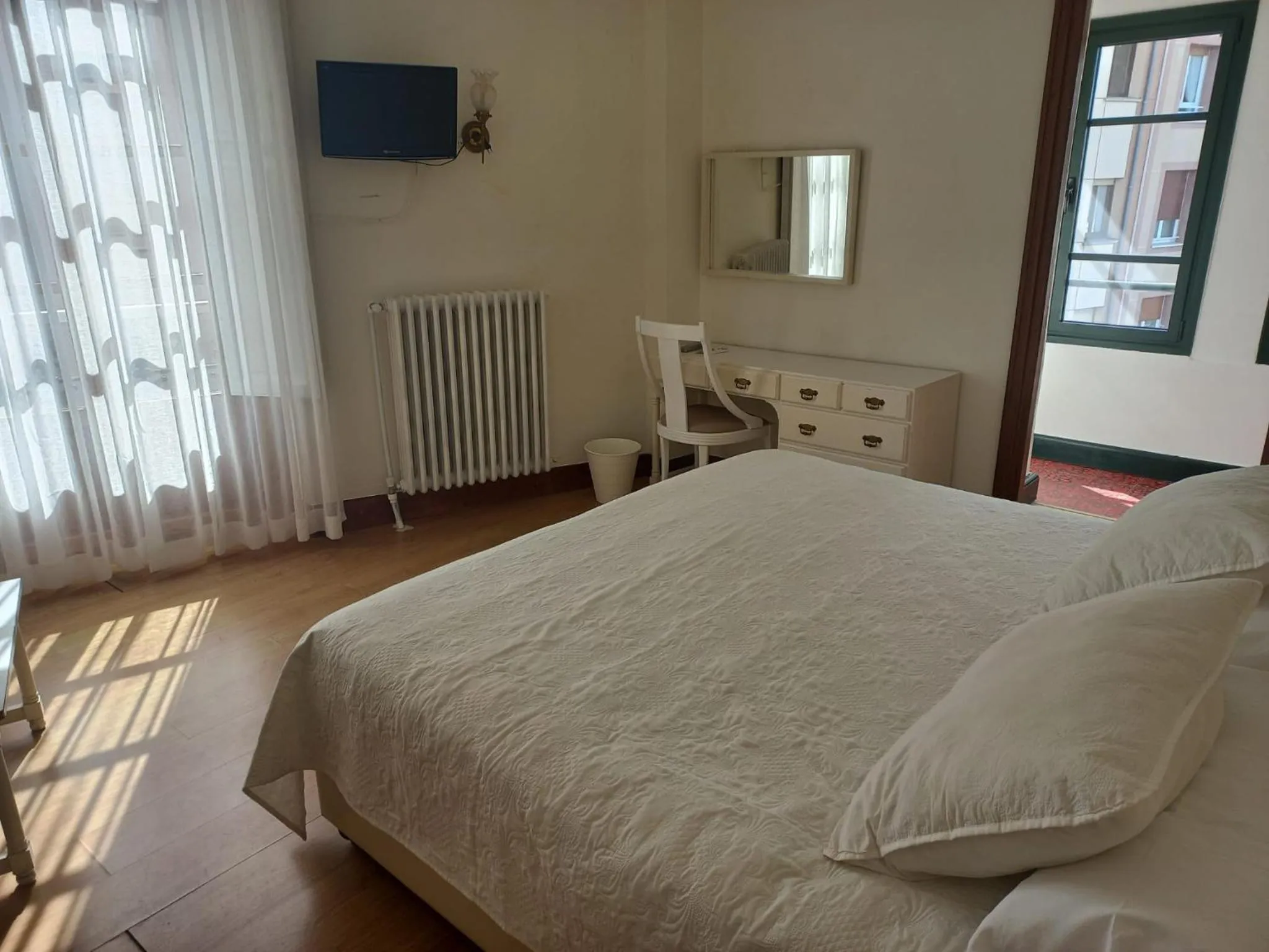 Photo of the whole room in Marina