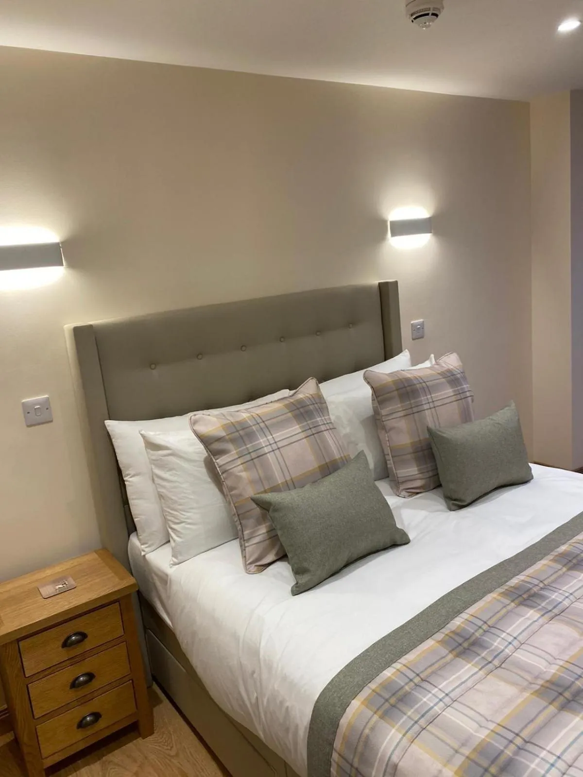 Bedroom, Bed in Waverley Inn Holiday Apartments