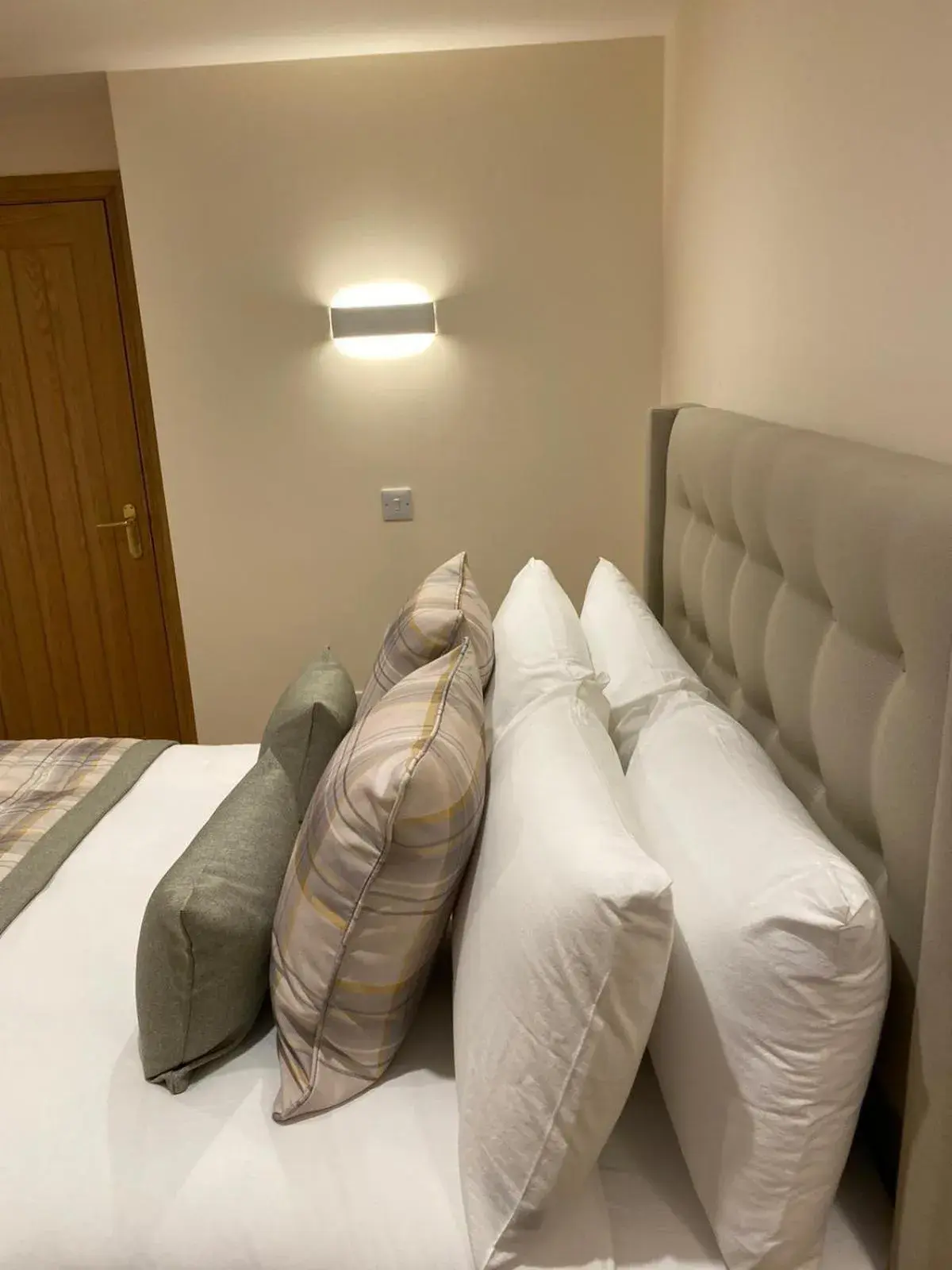 Bedroom, Bed in Waverley Inn Holiday Apartments Bedroom, Bed in Waverley Inn Holiday Apartments