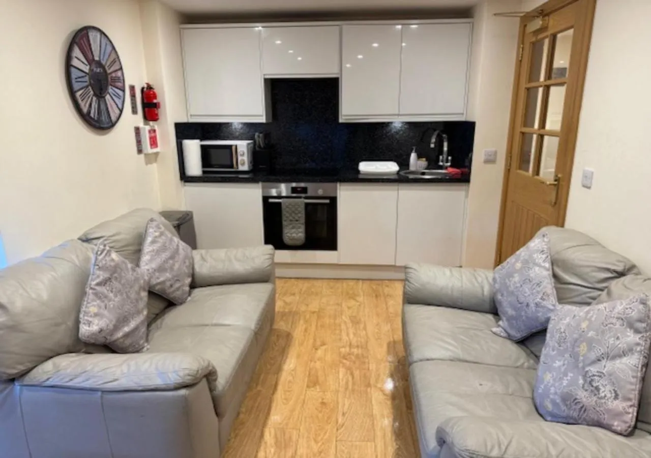 Kitchen or kitchenette in Waverley Inn Holiday Apartments