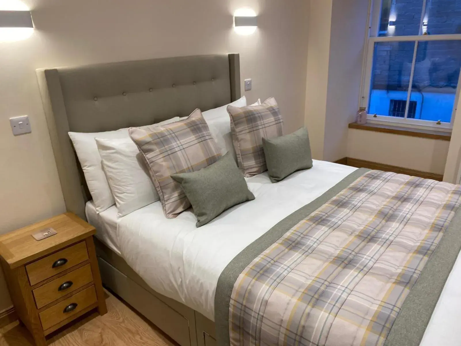 Bedroom, Bed in Waverley Inn Holiday Apartments Bedroom, Bed in Waverley Inn Holiday Apartments