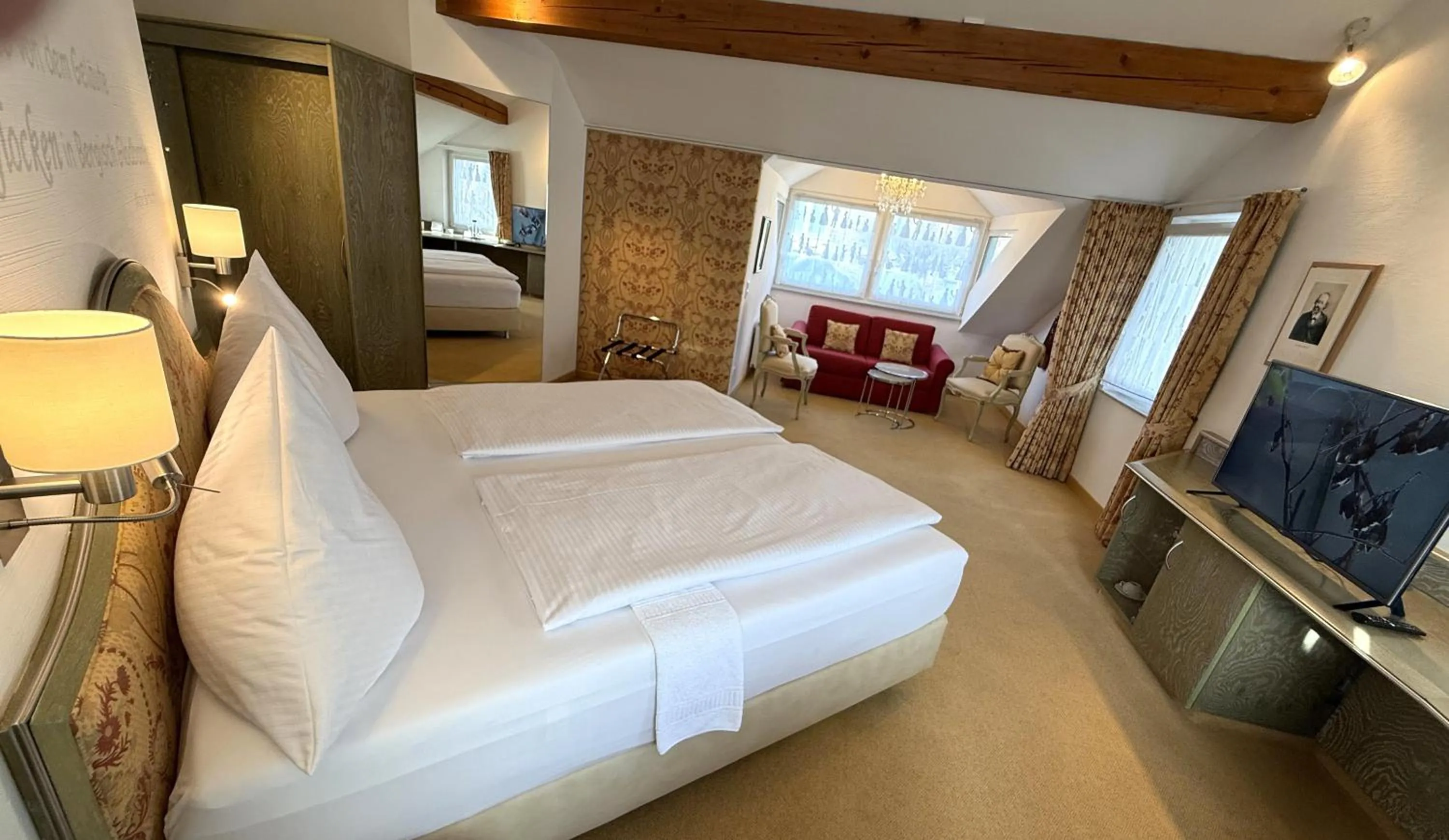 Photo of the whole room, Bed in Malerwinkel Hotel