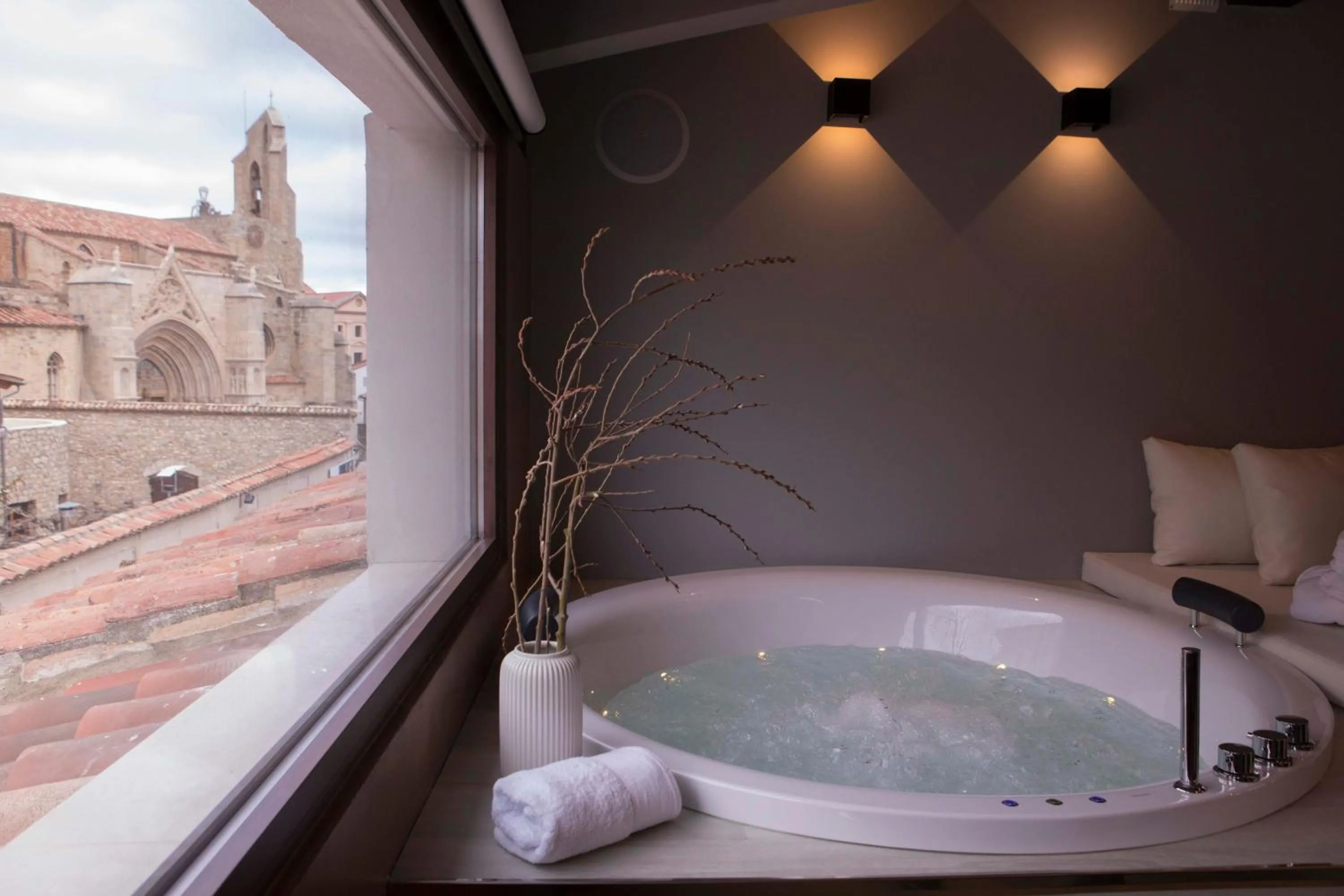 Hot Tub in Vallivana Suites