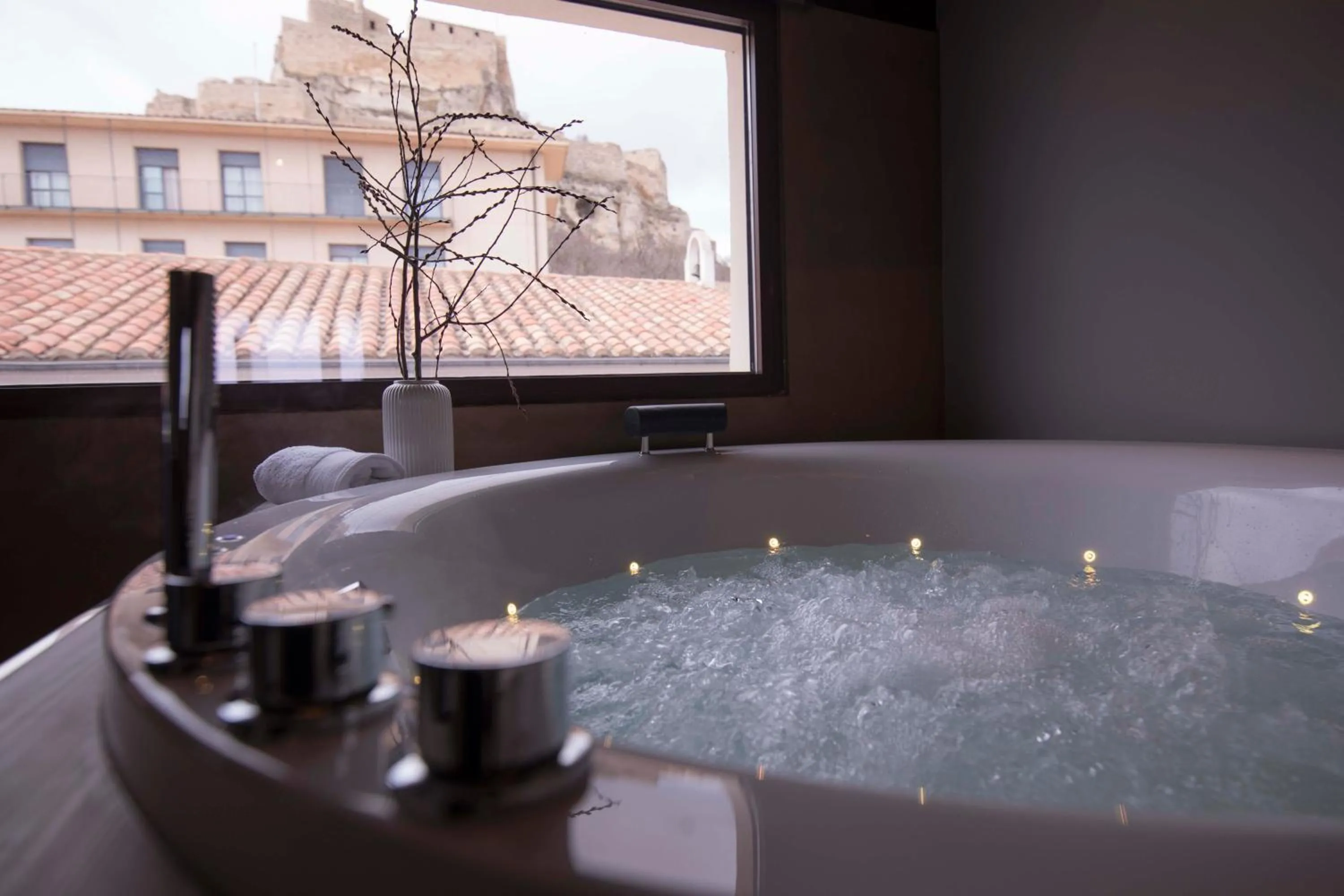 Hot Tub in Vallivana Suites