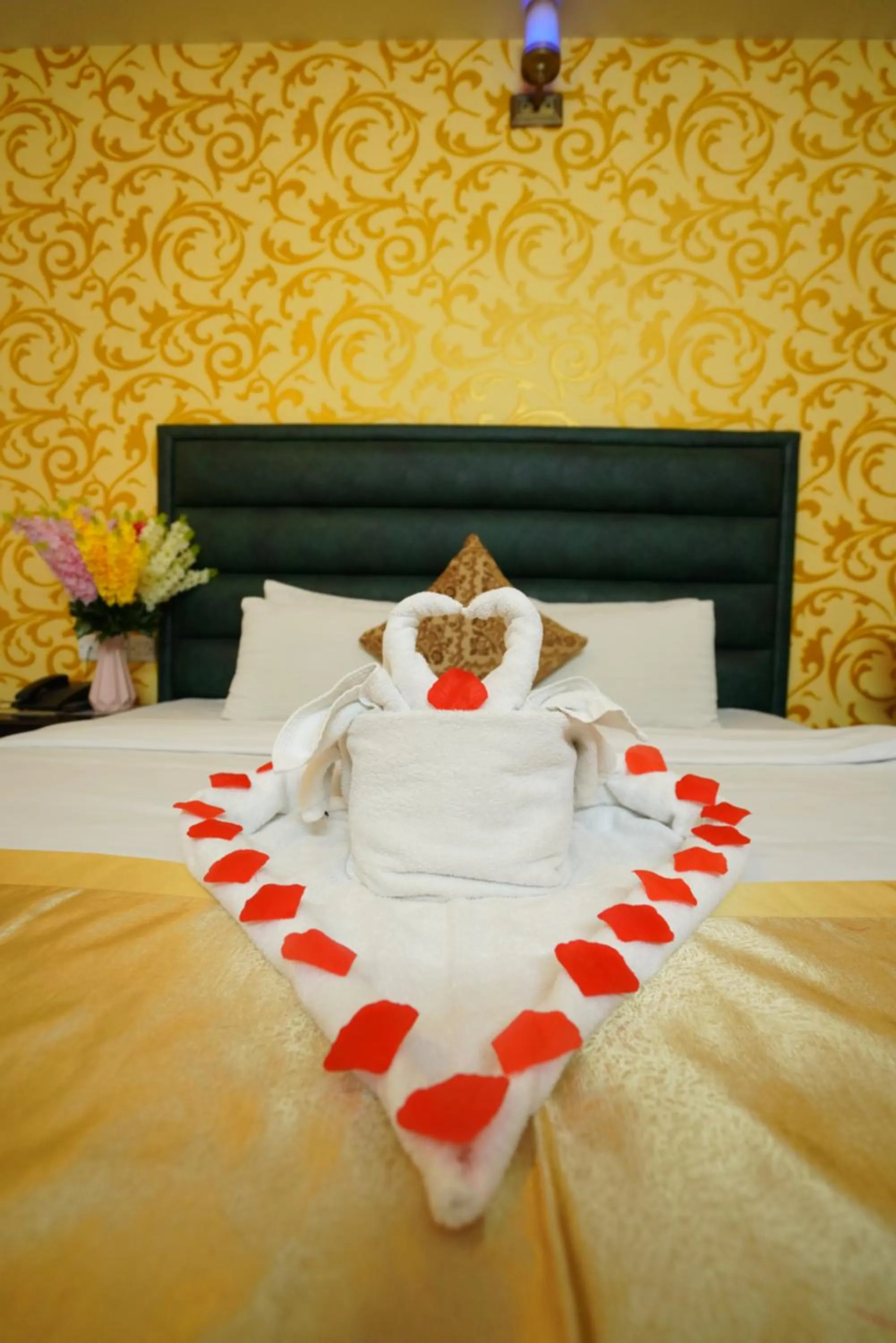 Bed in Grand Mostafa Hotel Ababil