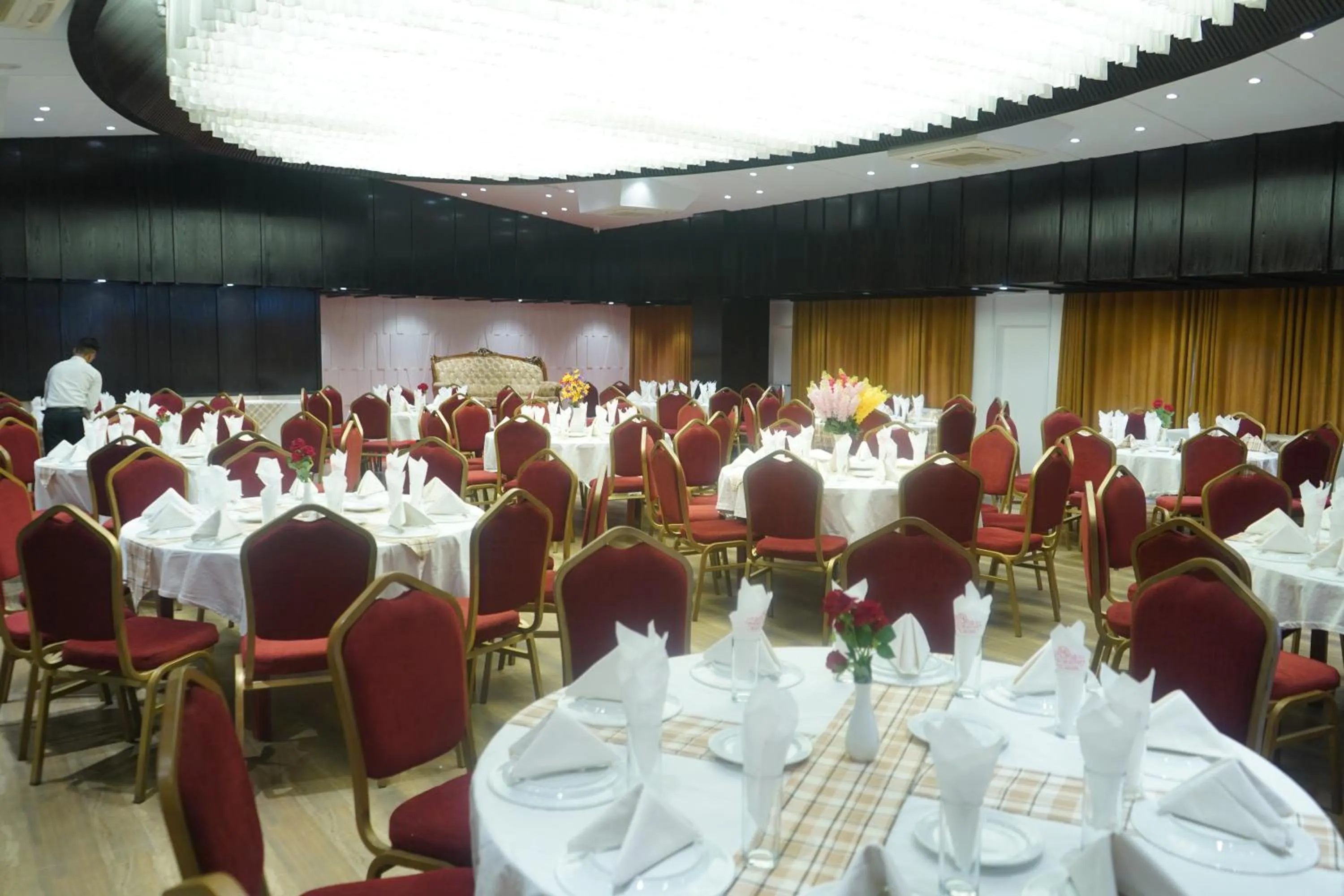 Restaurant/places to eat in Grand Mostafa Hotel Ababil