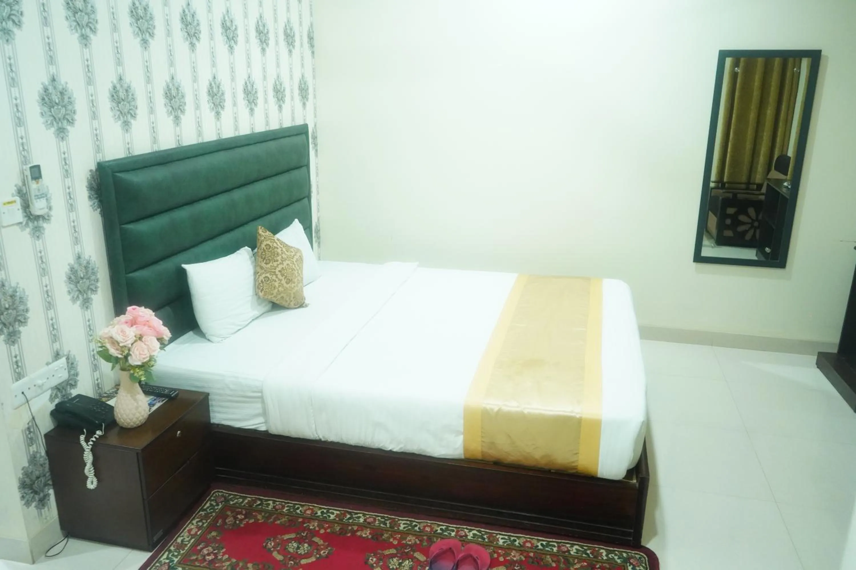 Bed in Grand Mostafa Hotel Ababil