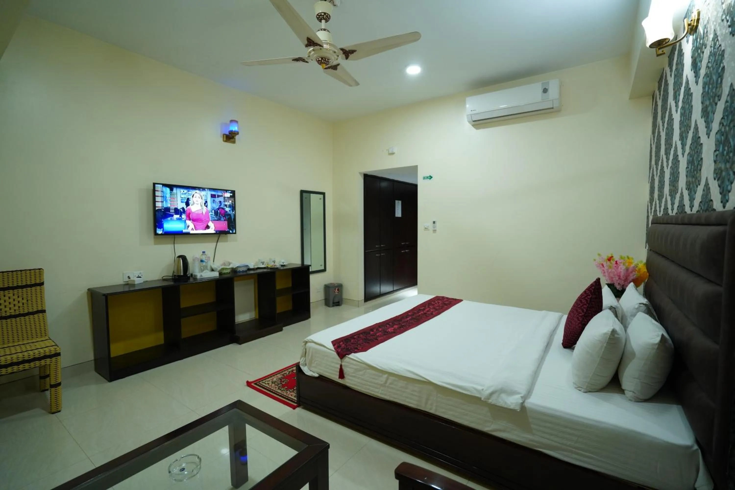 Bed in Grand Mostafa Hotel Ababil