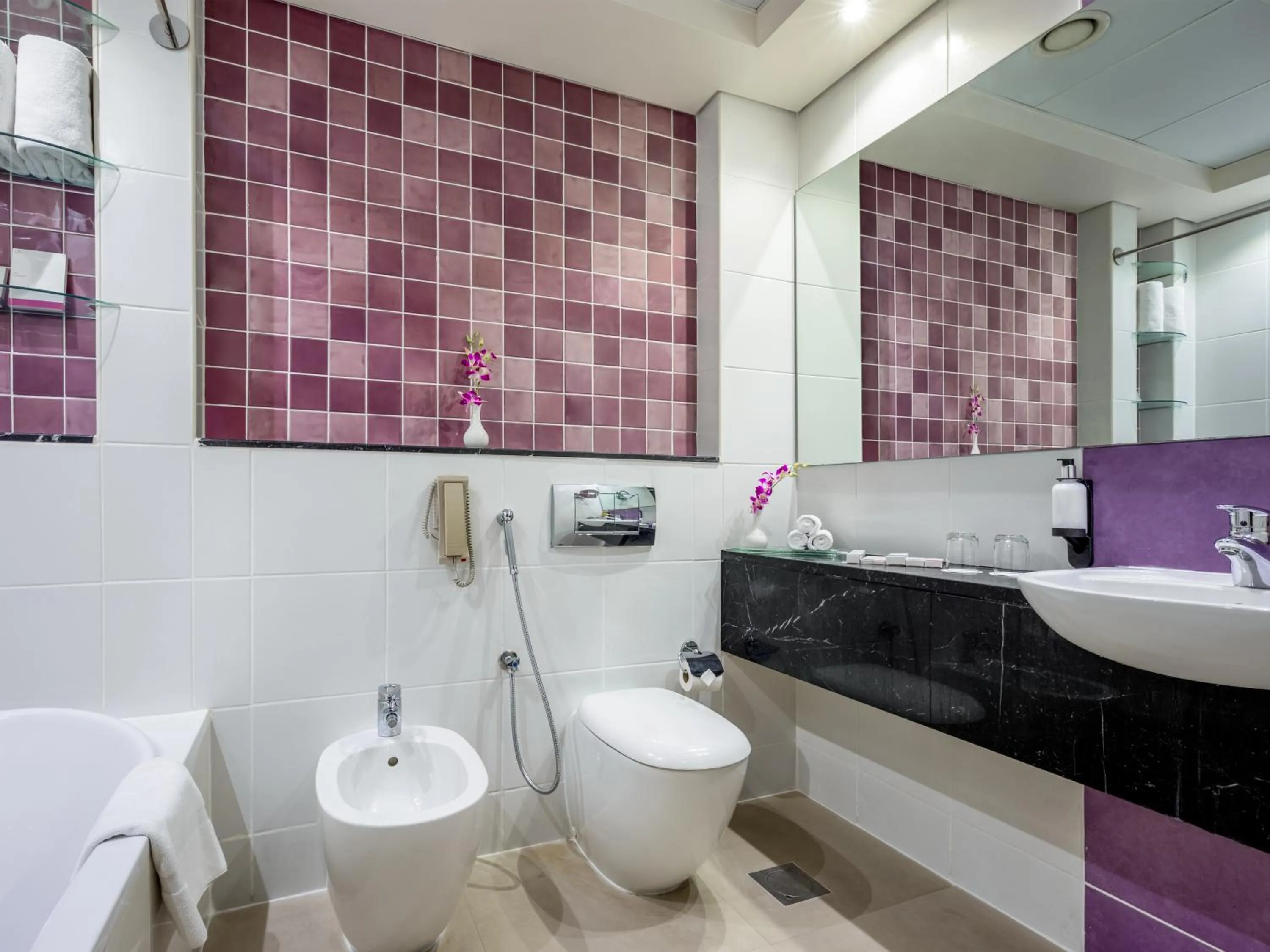 Toilet in Flora Creek Deluxe Hotel Apartments, Dubai