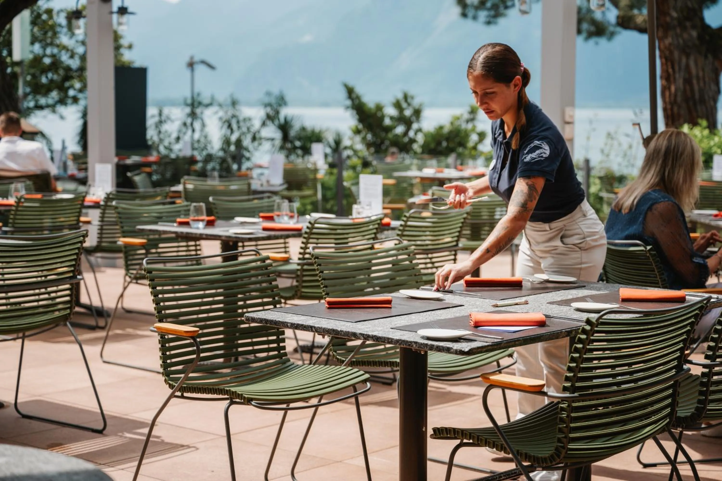 Restaurant/places to eat in Hotel Mona