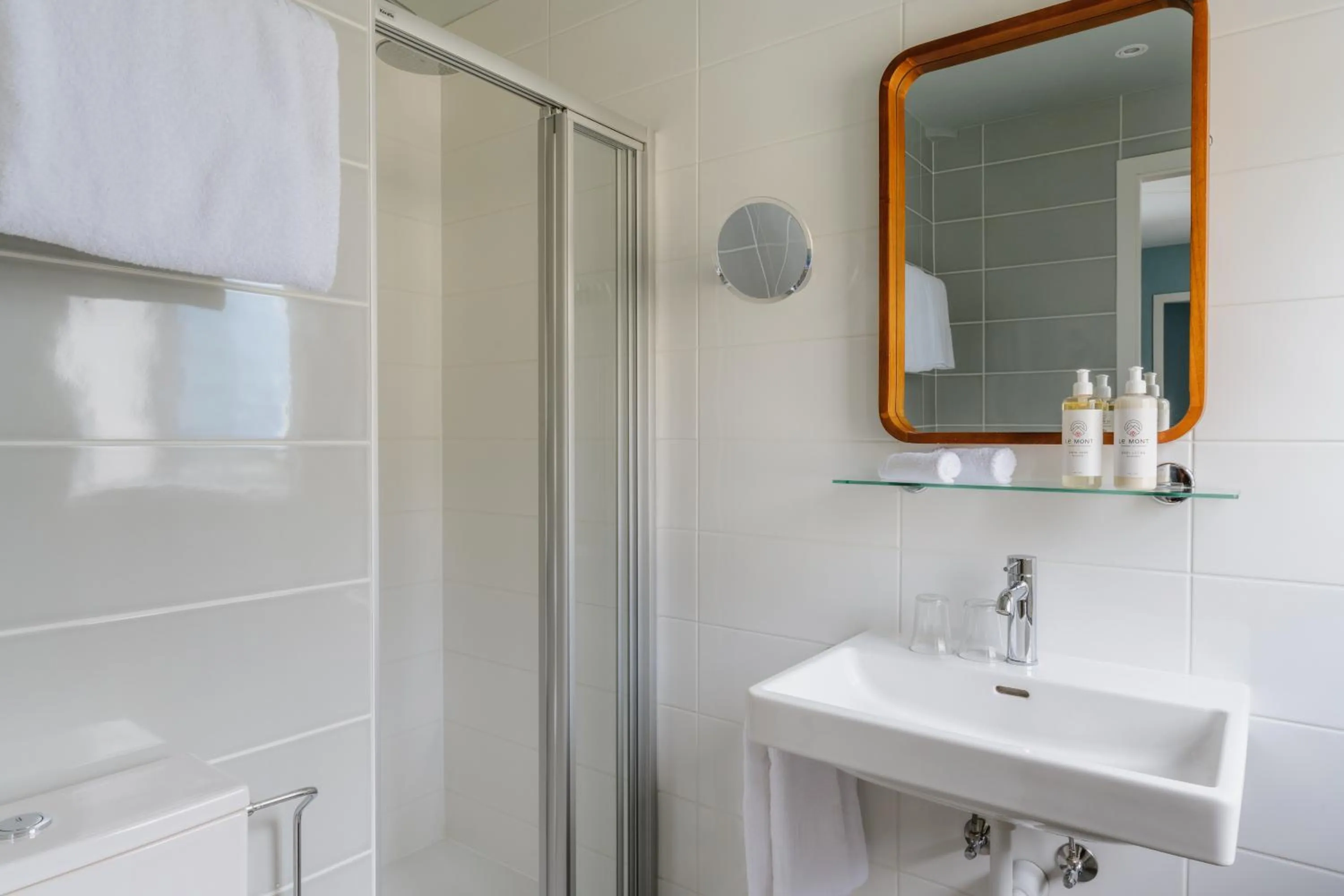 Shower in Hotel Mona