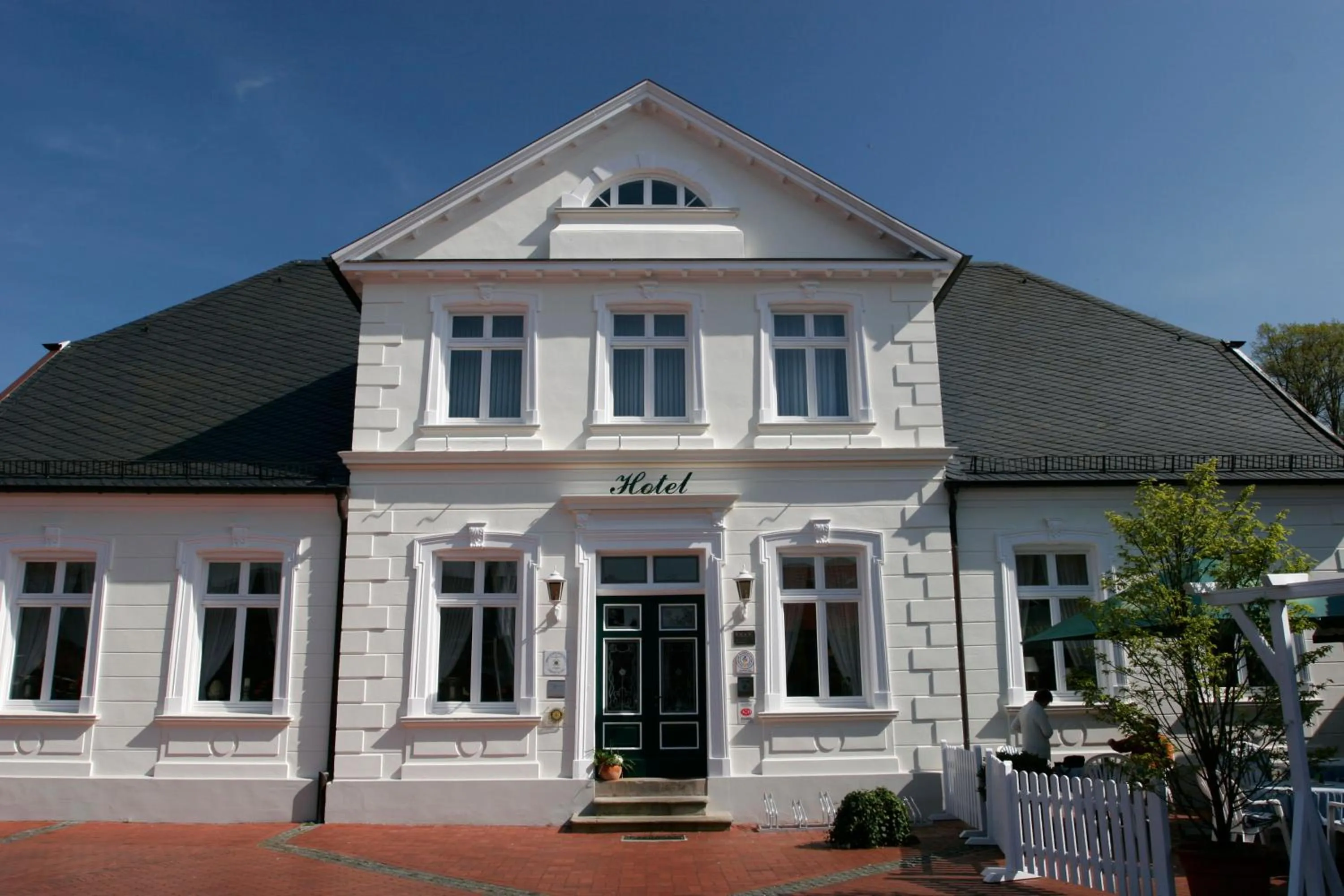 Facade/entrance in Ringhotel Residenz Wittmund