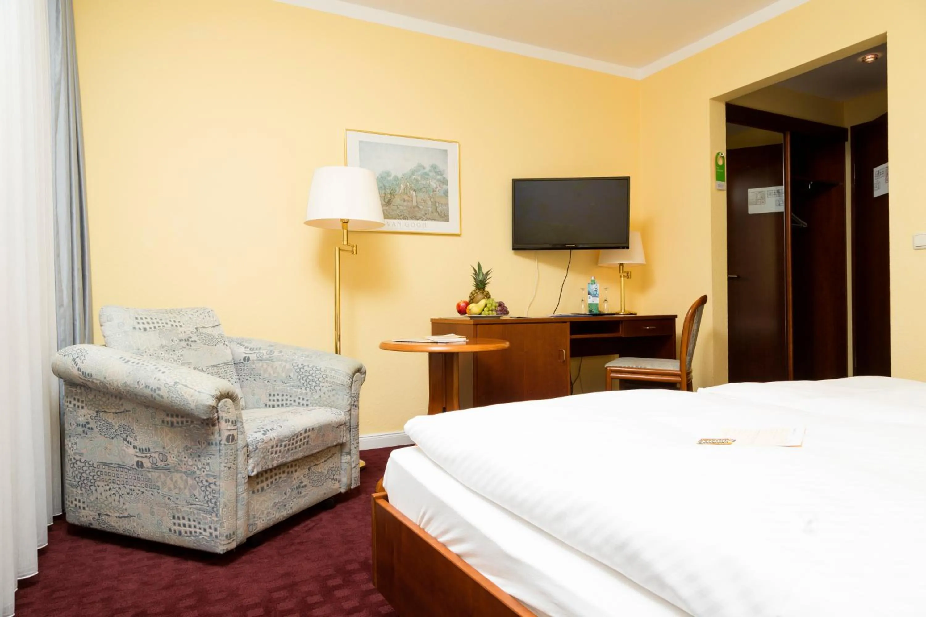 Photo of the whole room, Bed in Ringhotel Residenz Wittmund