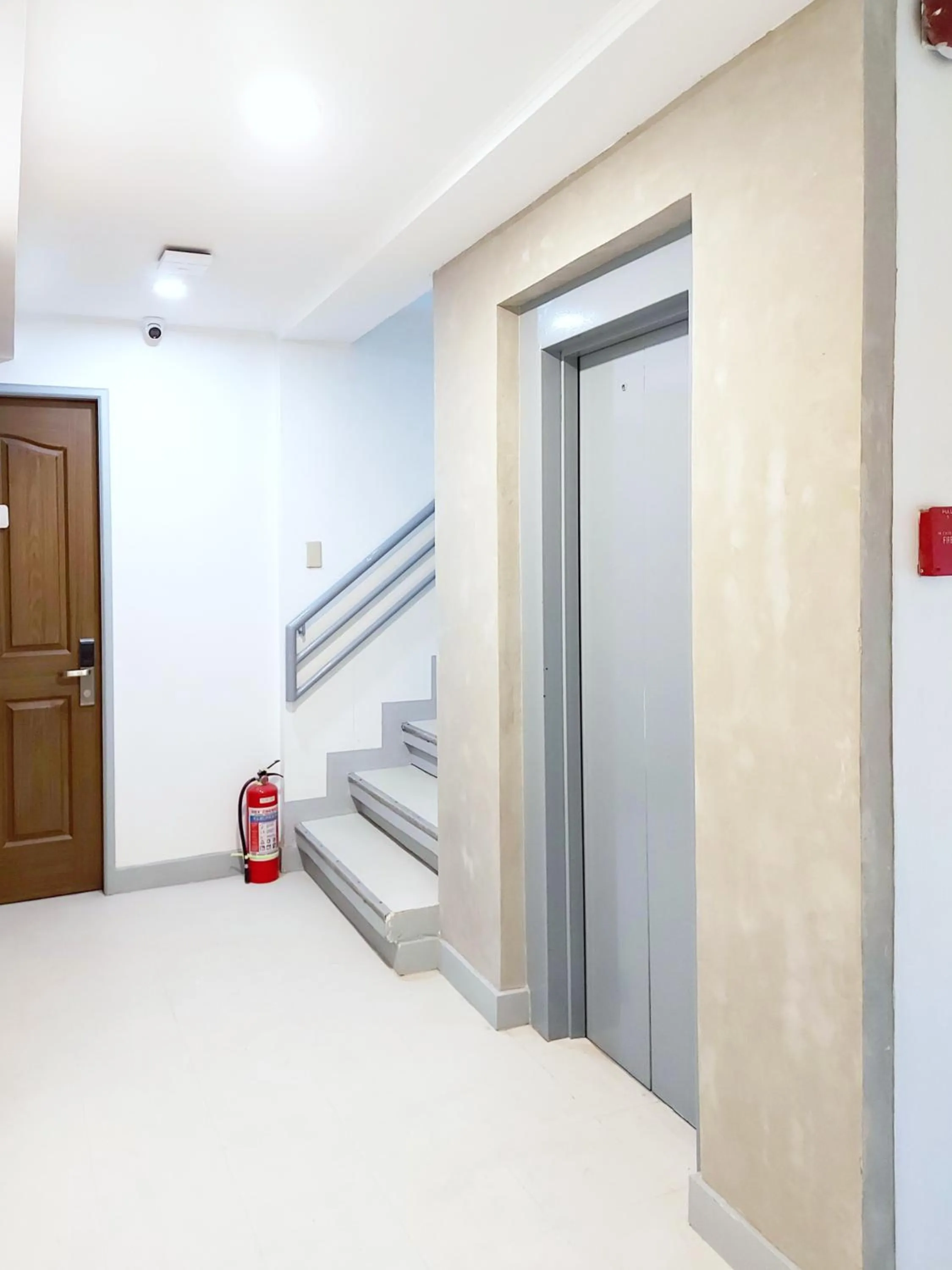 elevator, Bed in Anex Hotel near US Embassy