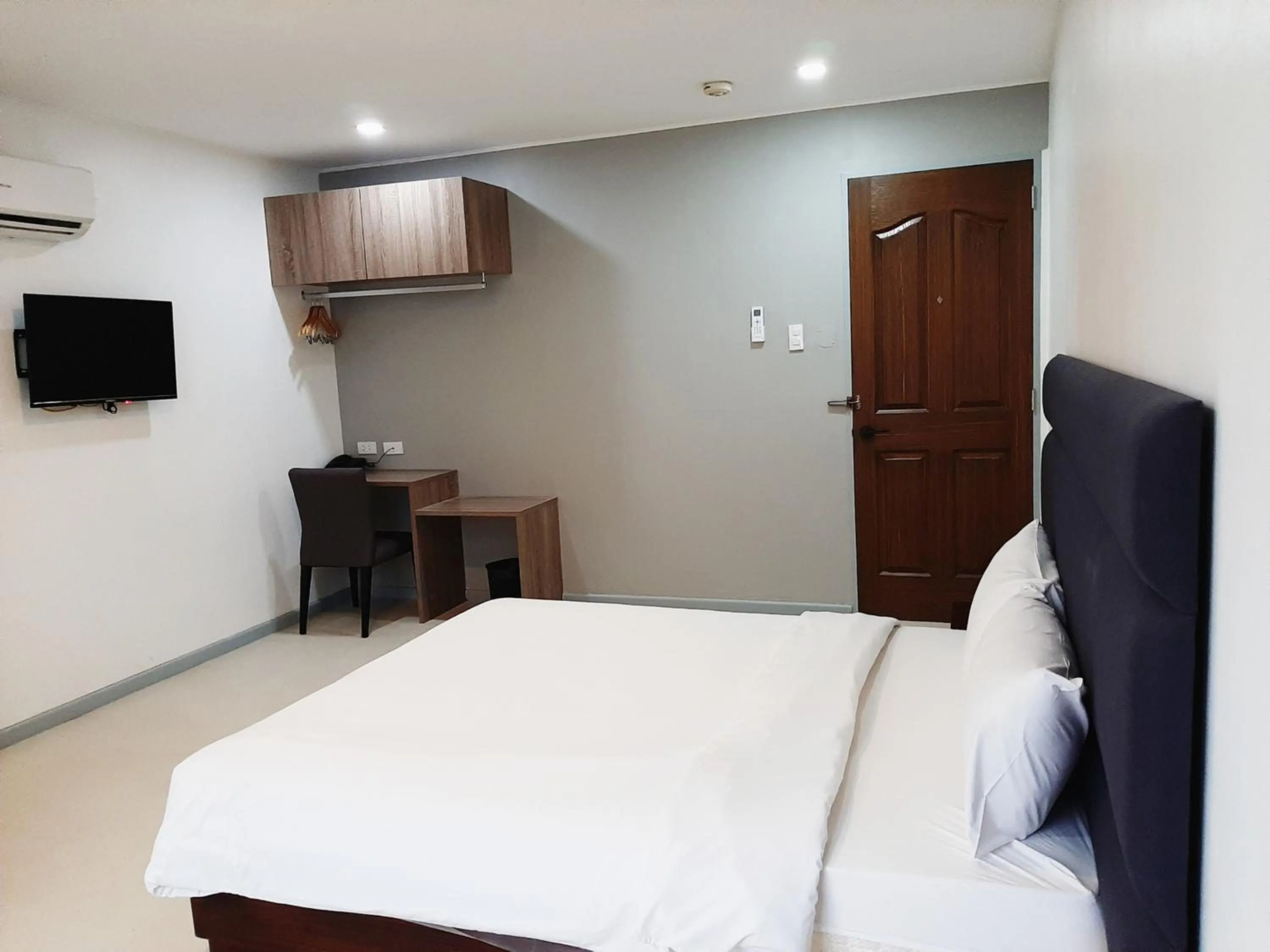 Photo of the whole room, Bed in Anex Hotel near US Embassy