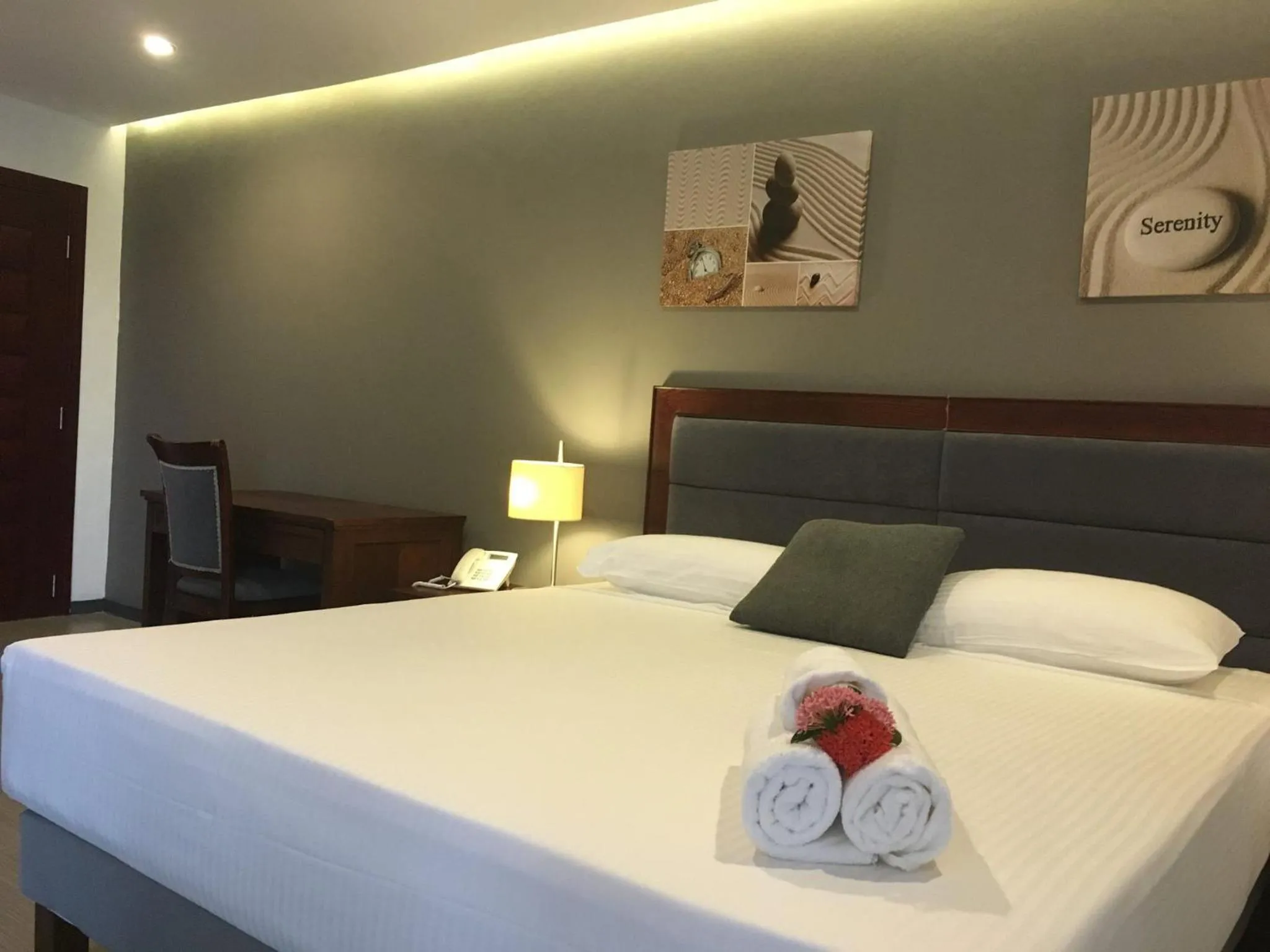 Bed in Curacao Suites Hotel